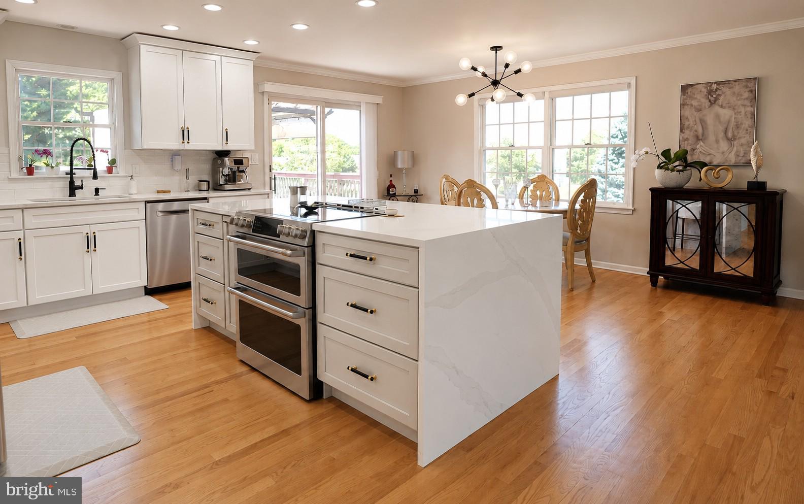 CARAVEL WOODS - Residential