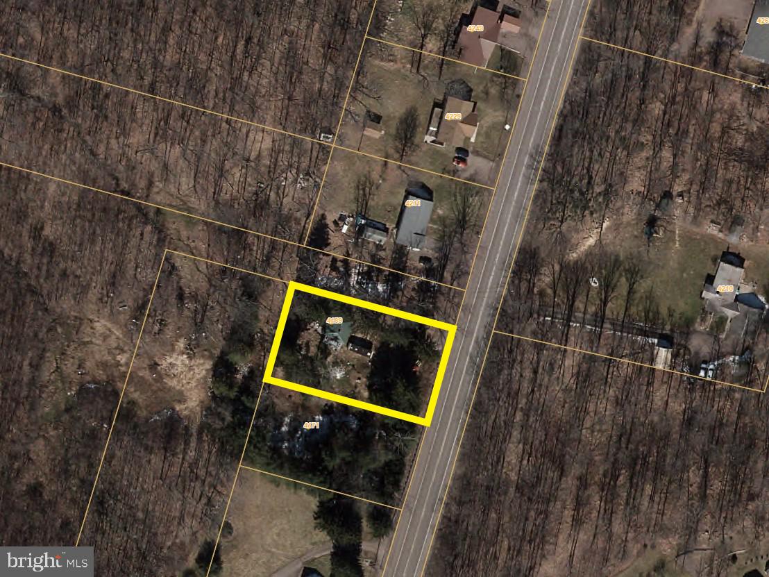 NLINE AUCTION: Online Bidding Begins 01/05  @ 10:00 am. Bidding Ends  01/09 @ 11:15 am. Single Story Bungalow Nestled in Garrett County's quaint town of Grantsville. Experience the Scenic Beauty of Western Maryland via the surrounding Mountains, Creeks & Rivers.- Yet enjoy the convenience of being just minutes from everything you could ever need. +/- 30 minutes from the numerous attractions of Deep Creek Lake. Easy access to Major Traffic Artery I-68.  10% Buyer’s Premium will be added to the high bid. $5,000 Deposit.  Please Visit Ashland Auction’s website for more details. For full Terms and Conditions visit the auctioneer's website, or contact the auctioneer’s office.