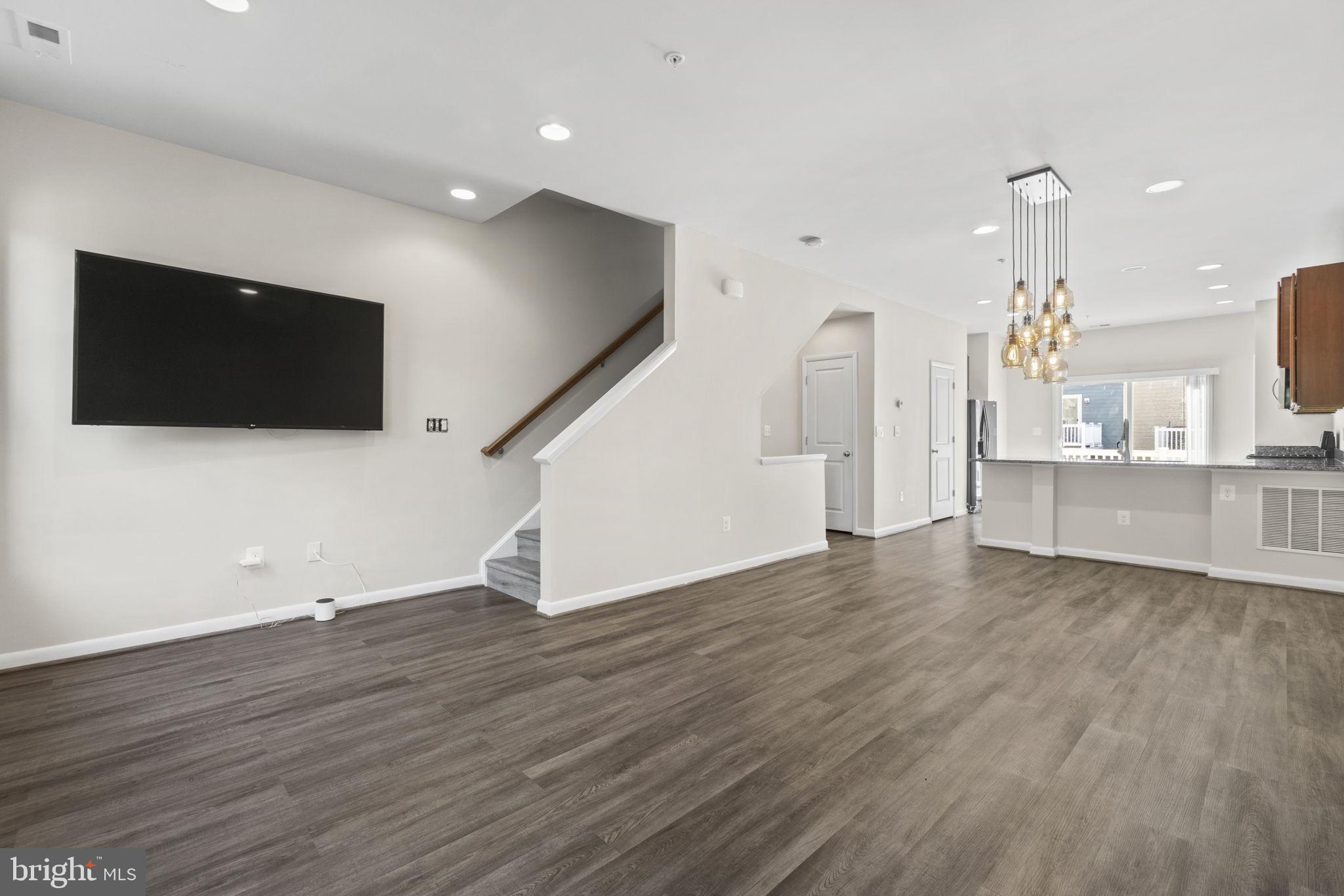CROWN - Residential