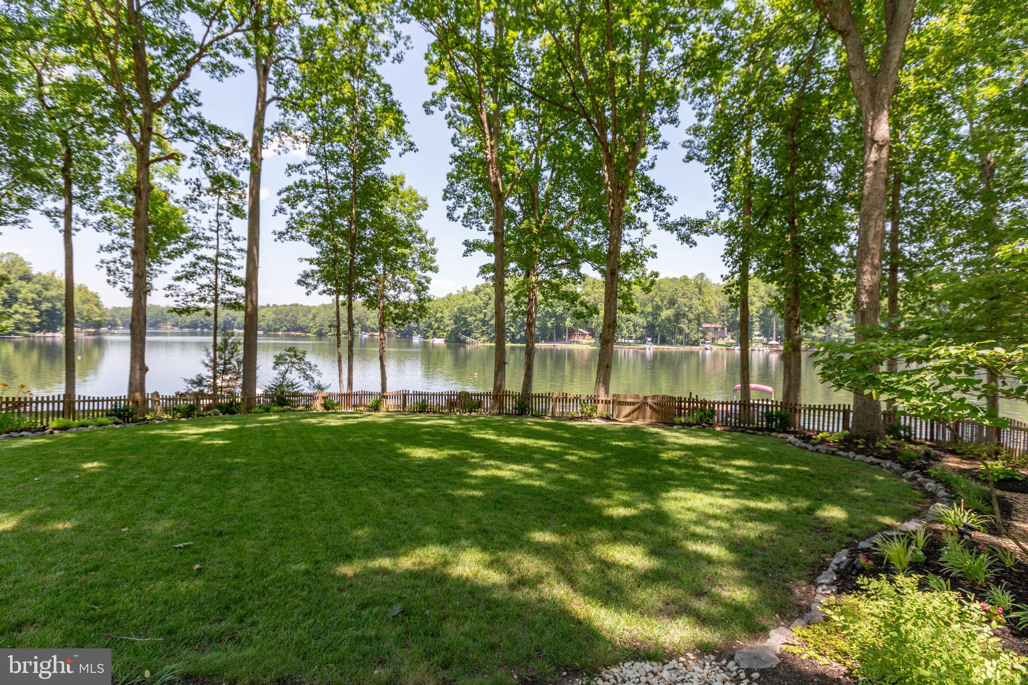 LAKE CAROLINE - Residential