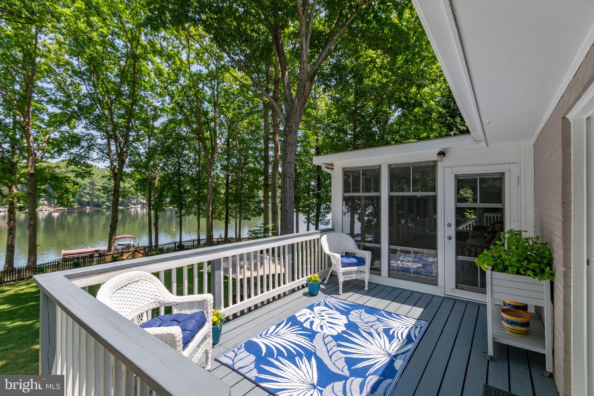 LAKE CAROLINE - Residential