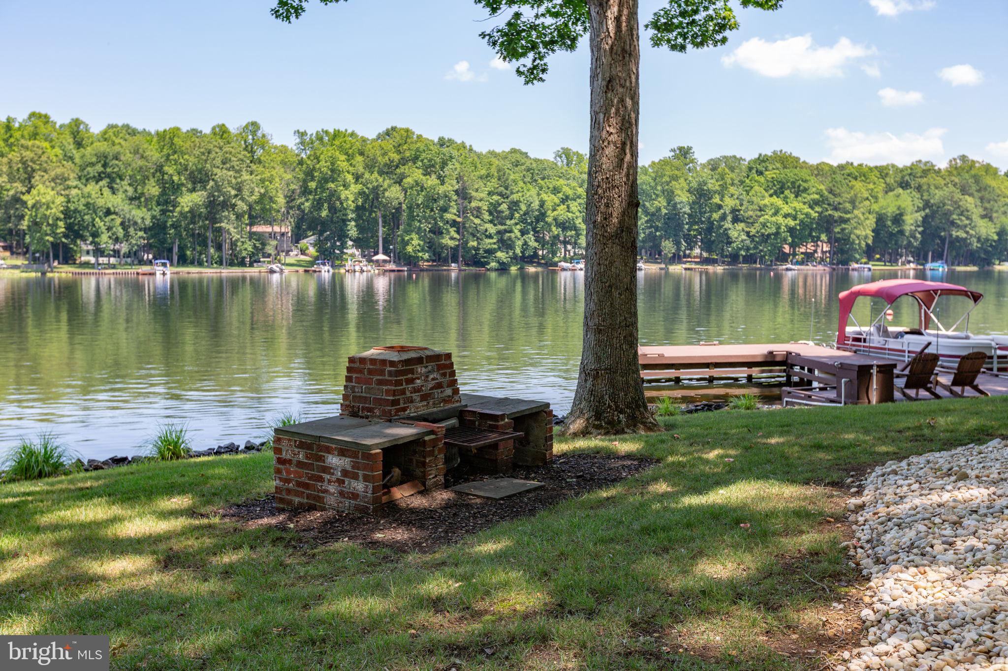LAKE CAROLINE - Residential