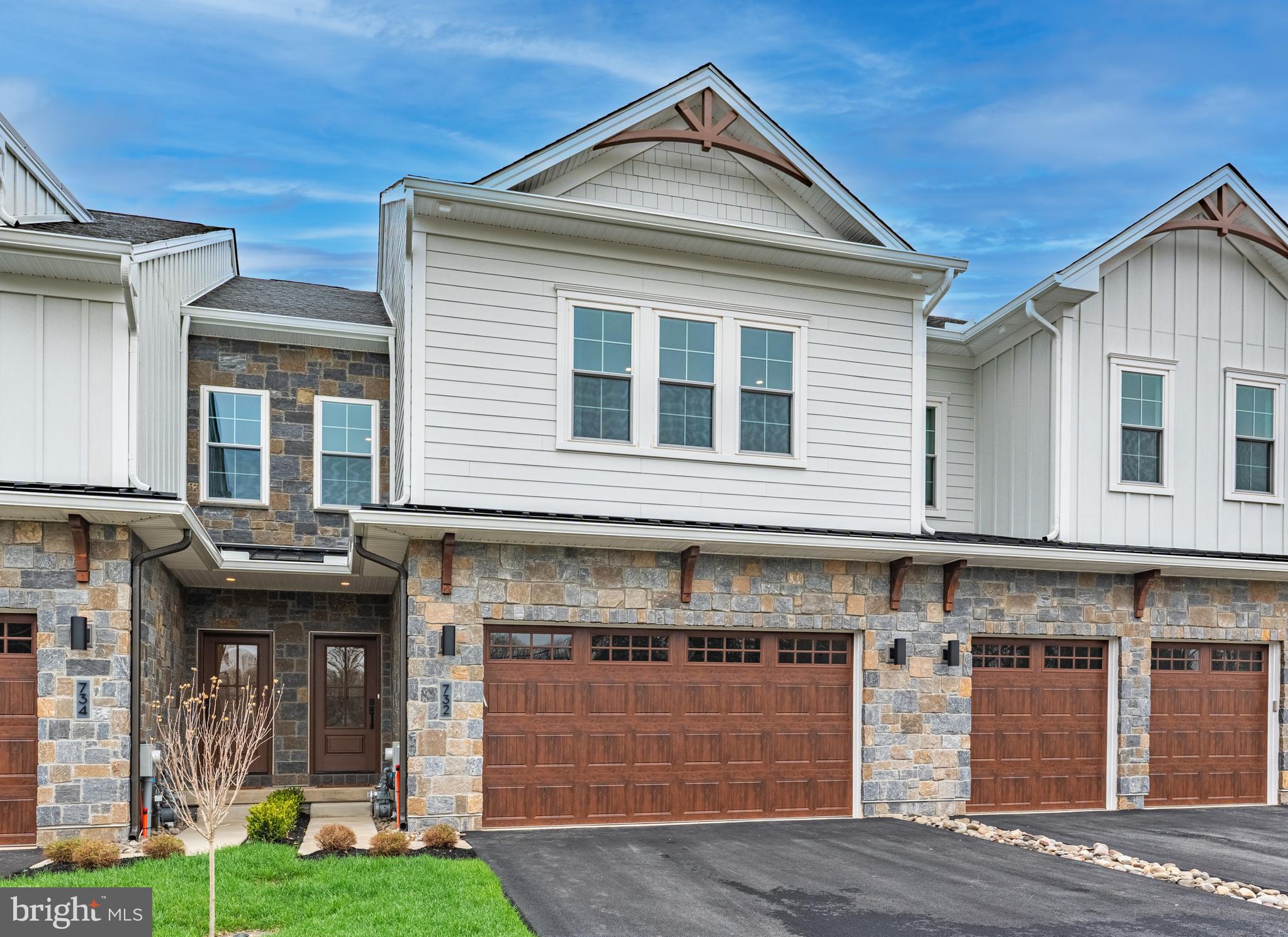 PRESERVE AT MAPLE GLEN by Sal Paone Builder is an exclusive community of 53 luxury carriage homes. Nestled in the charming town of Maple Glen, these elegant homes offer superior craftsmanship, modern elegance and thoughtful design.     The Cade floor plan highlights include 9' high ceilings on the main and second levels,  open great room with gas fireplace,  first floor study,  3 spacious upper level bedrooms, upper level laundry.
Preserve at Maple Glen offers 5 different floor plans to select from.   The Murphy floor plan offers a main level primary bedroom suite.    You will love the outstanding finishes including hardwood floors, Hardie Board siding, gas fireplace and more.   All in a serene setting with easy access to local businesses, shopping, dining, and major transportation routes like Route 309 and the Pennsylvania Turnpike (276).
Experience timeless design, exceptional finishes, and the signature craftsmanship of Sal Paone Builder—only at Preserve at Maple Glen.