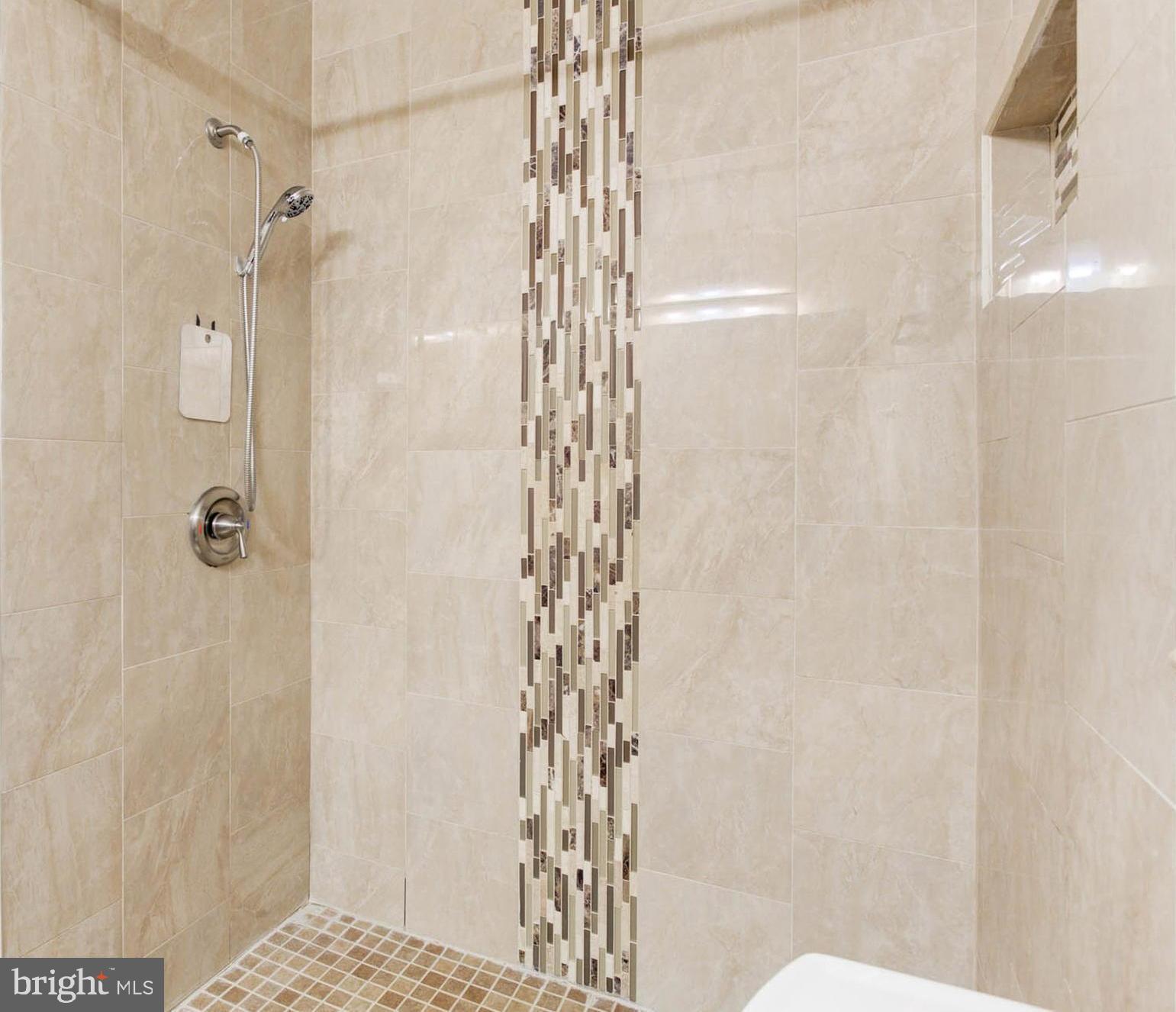 HIGHLAND STONE - Residential Lease