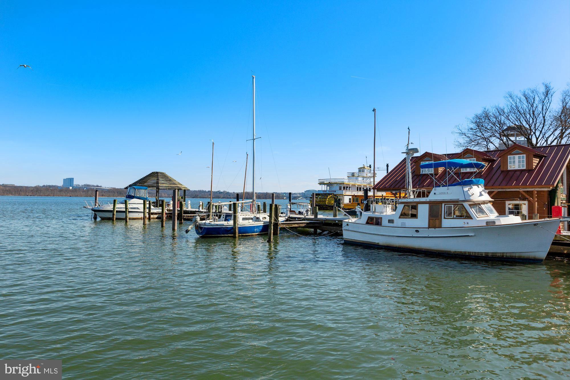 BACKYARD BOATS - Residential