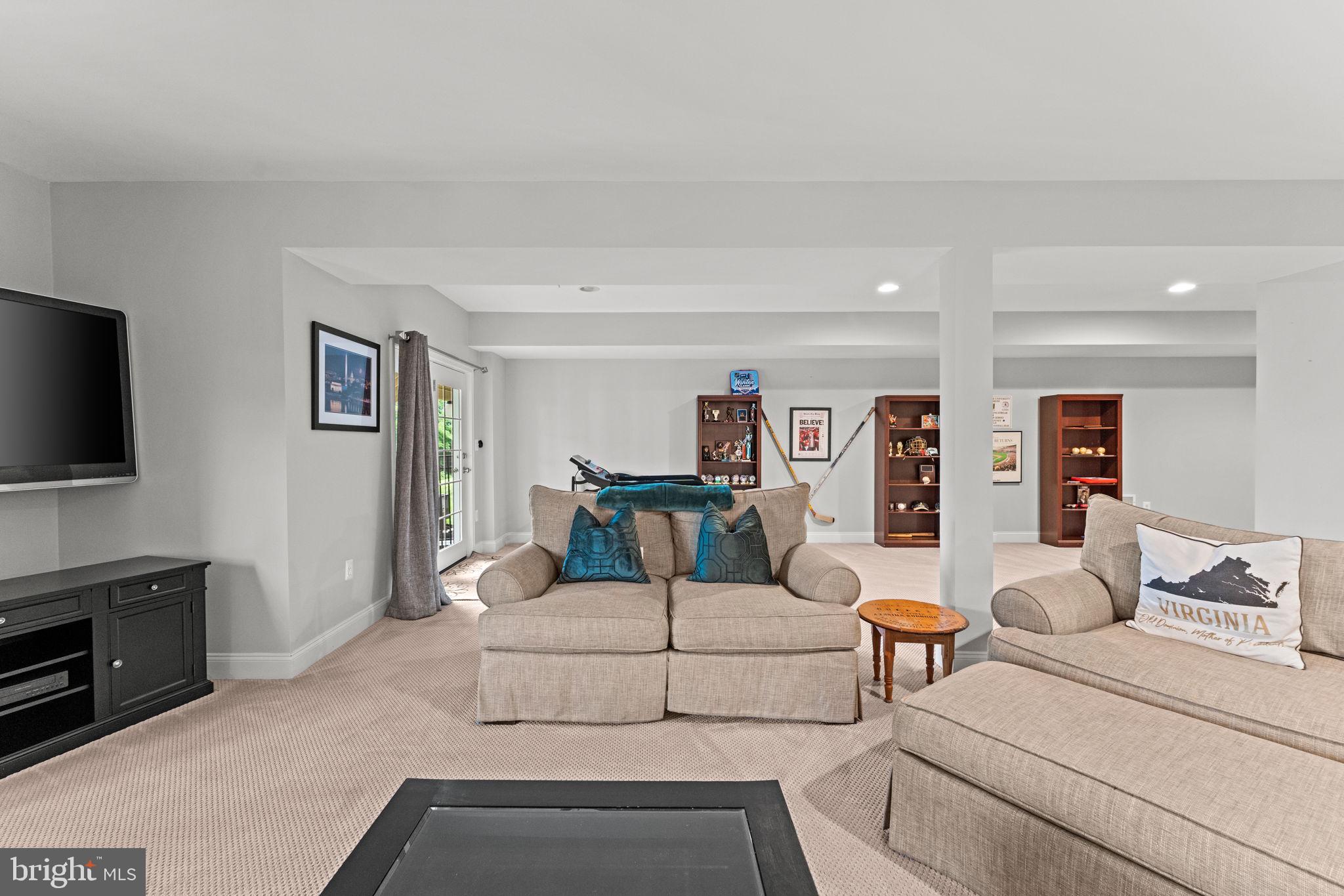 LOUDOUN VALLEY CARRIAGES - Residential