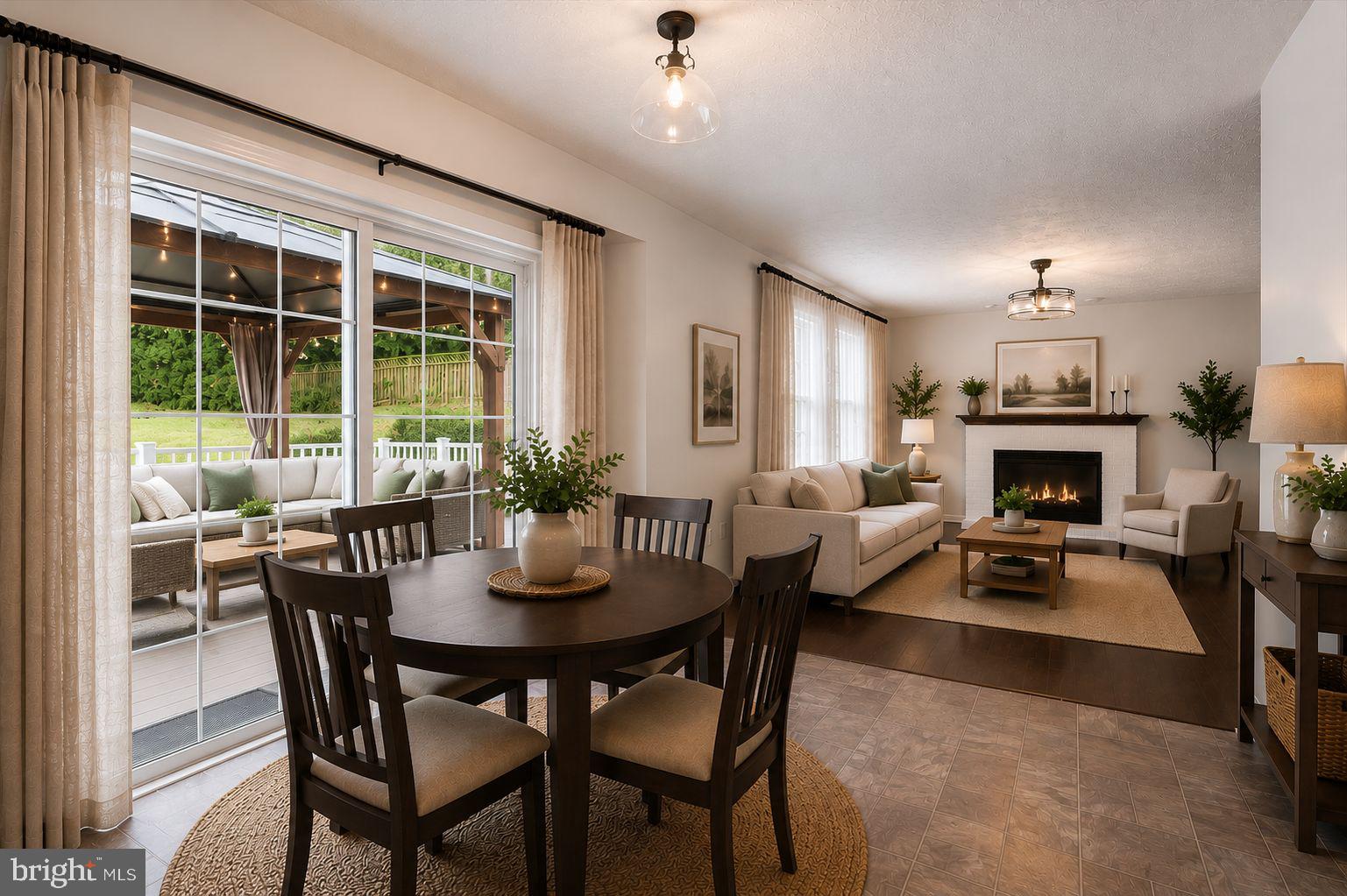 CONSTANT FRIENDSHIP - Residential