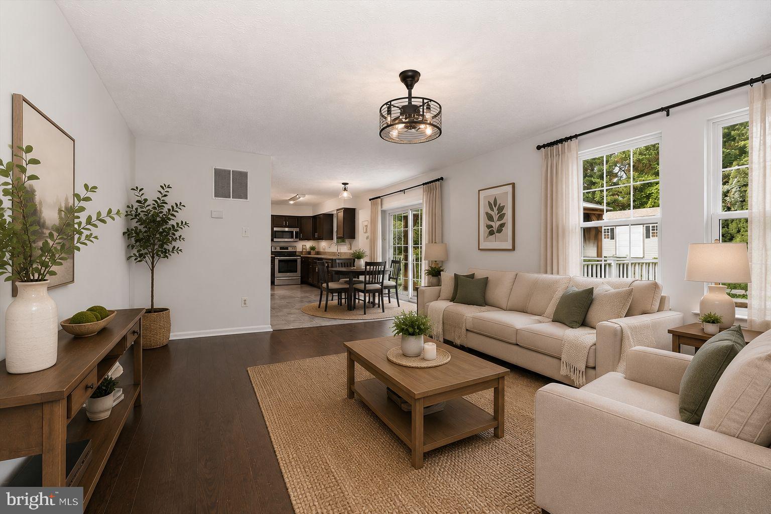 CONSTANT FRIENDSHIP - Residential