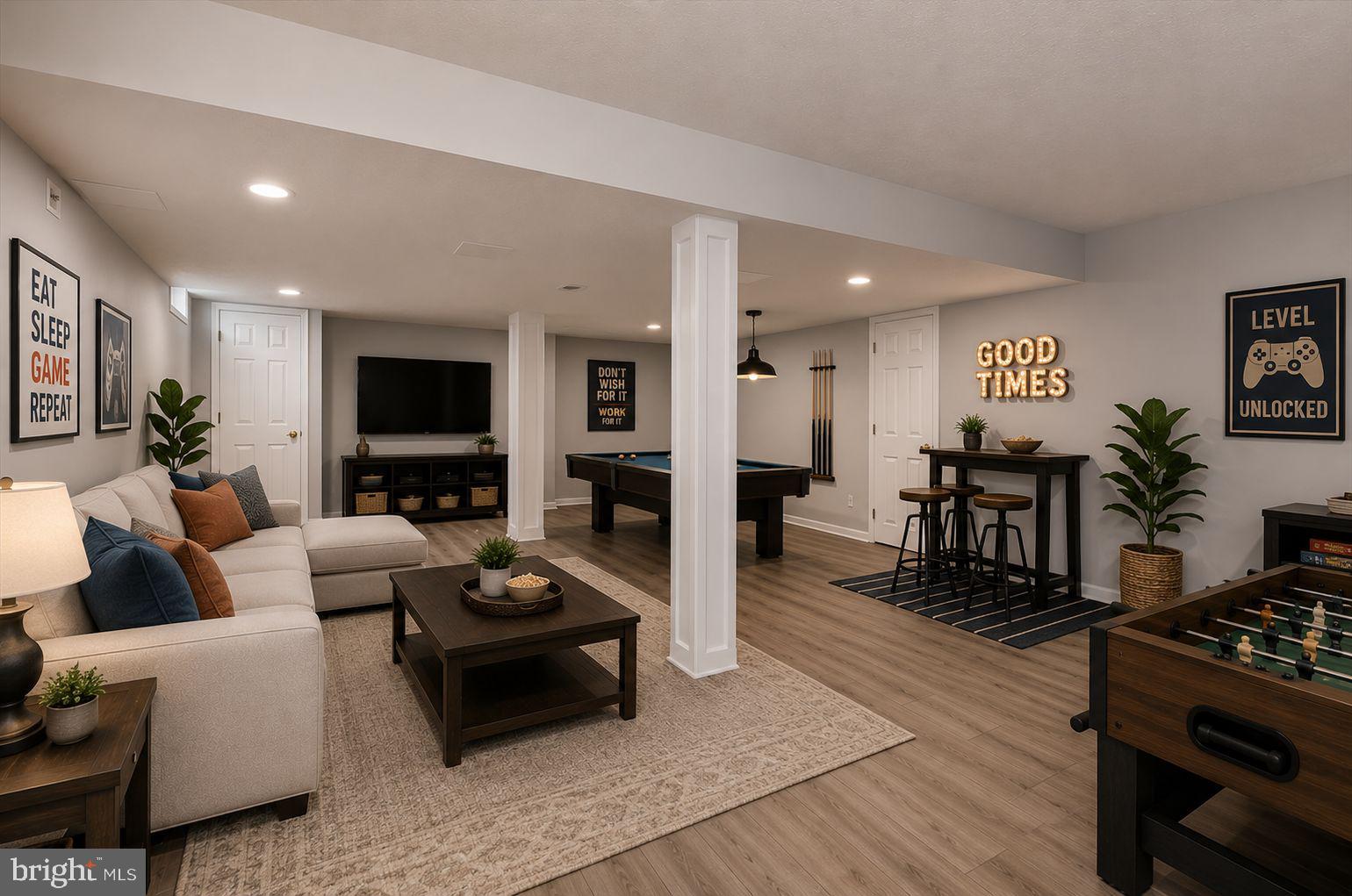CONSTANT FRIENDSHIP - Residential
