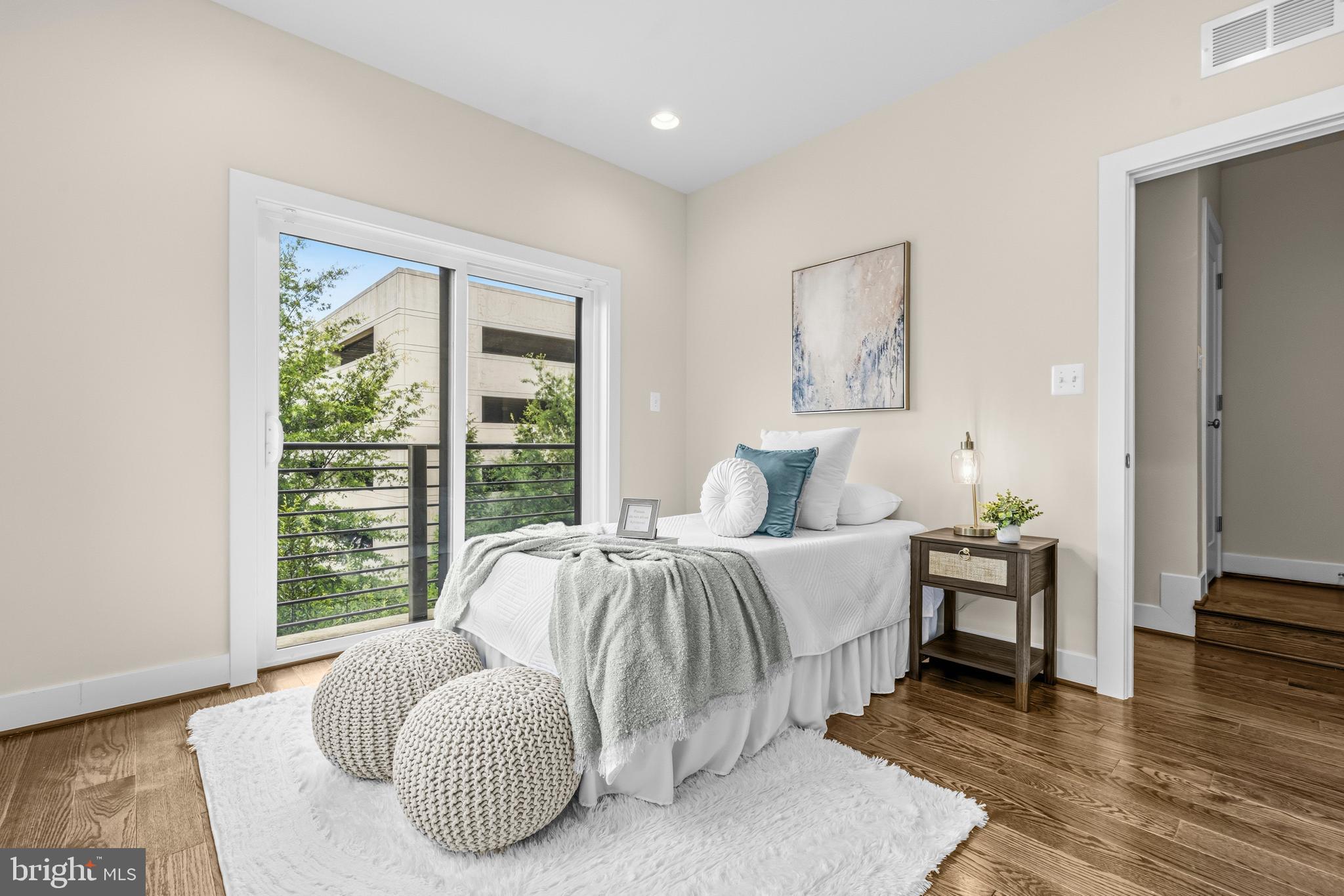MONTGOMERY ROW - Residential