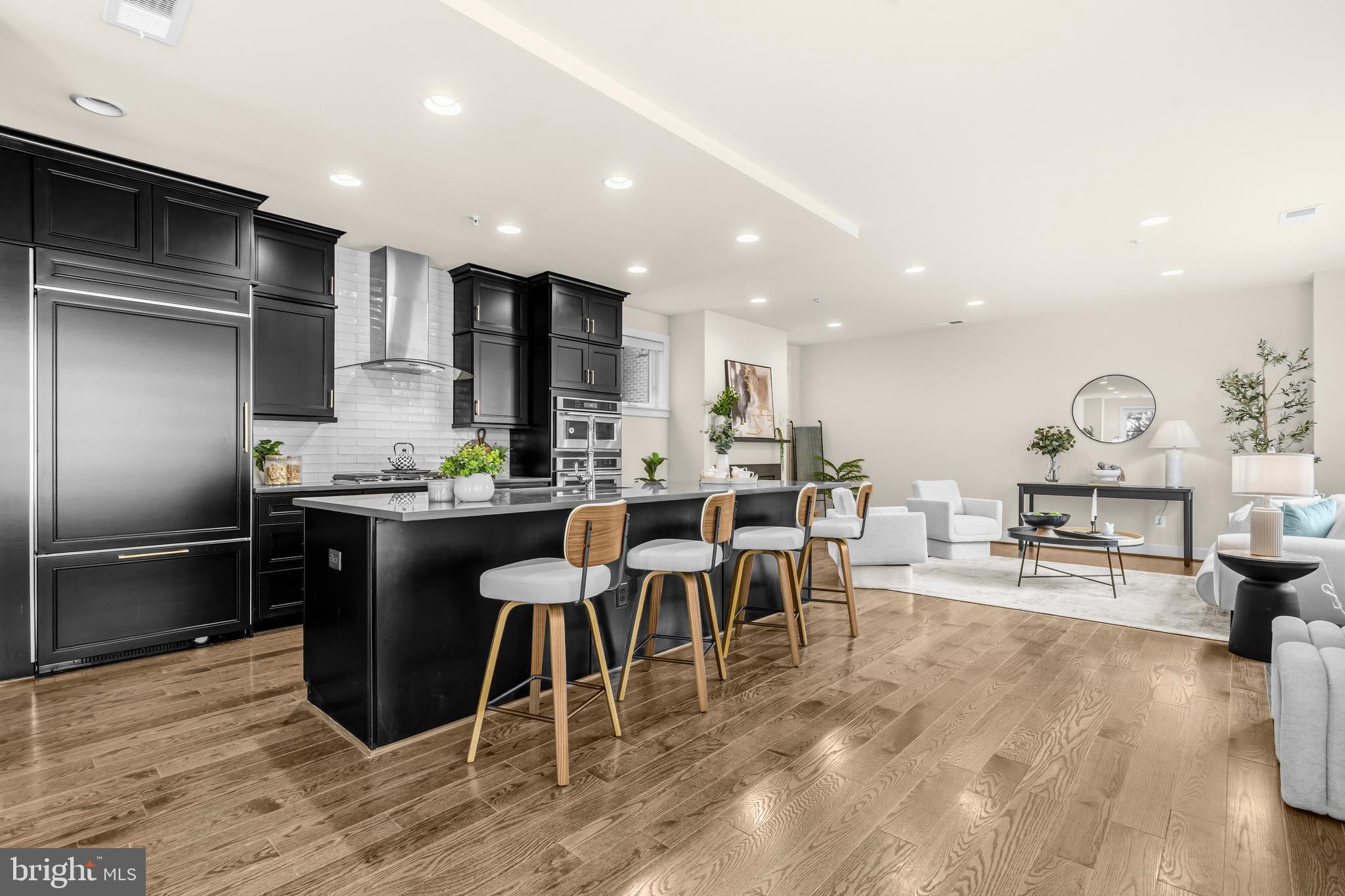 MONTGOMERY ROW - Residential