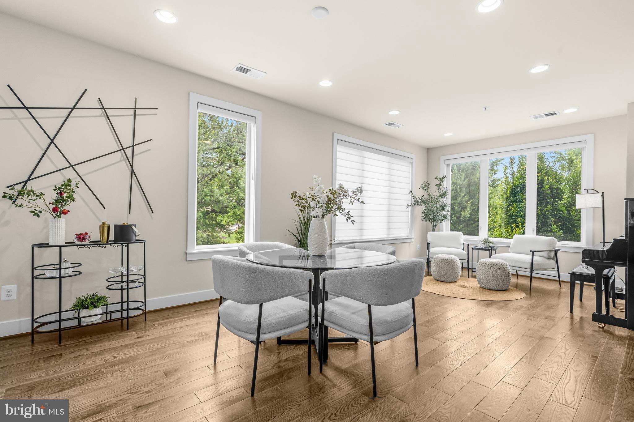 MONTGOMERY ROW - Residential