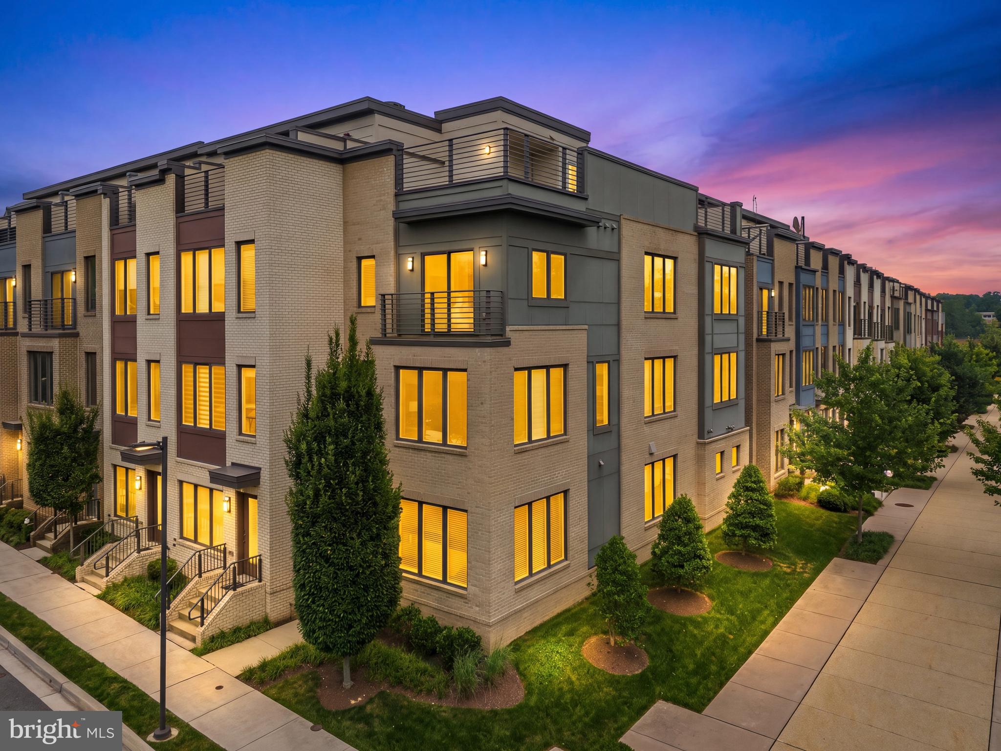 MONTGOMERY ROW - Residential