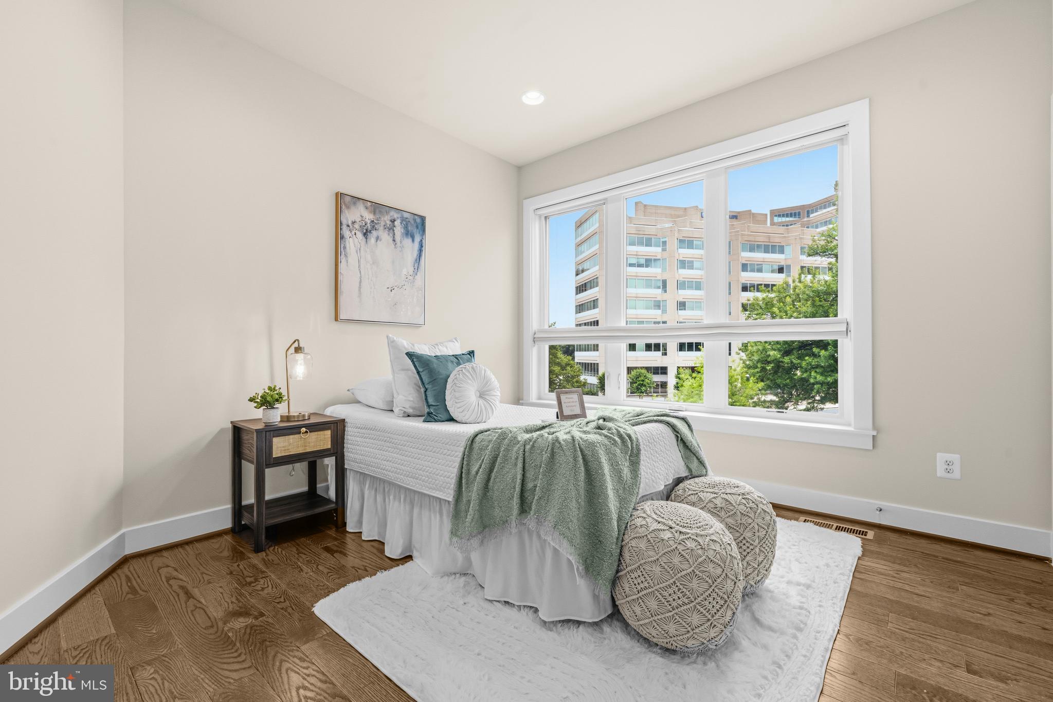 MONTGOMERY ROW - Residential