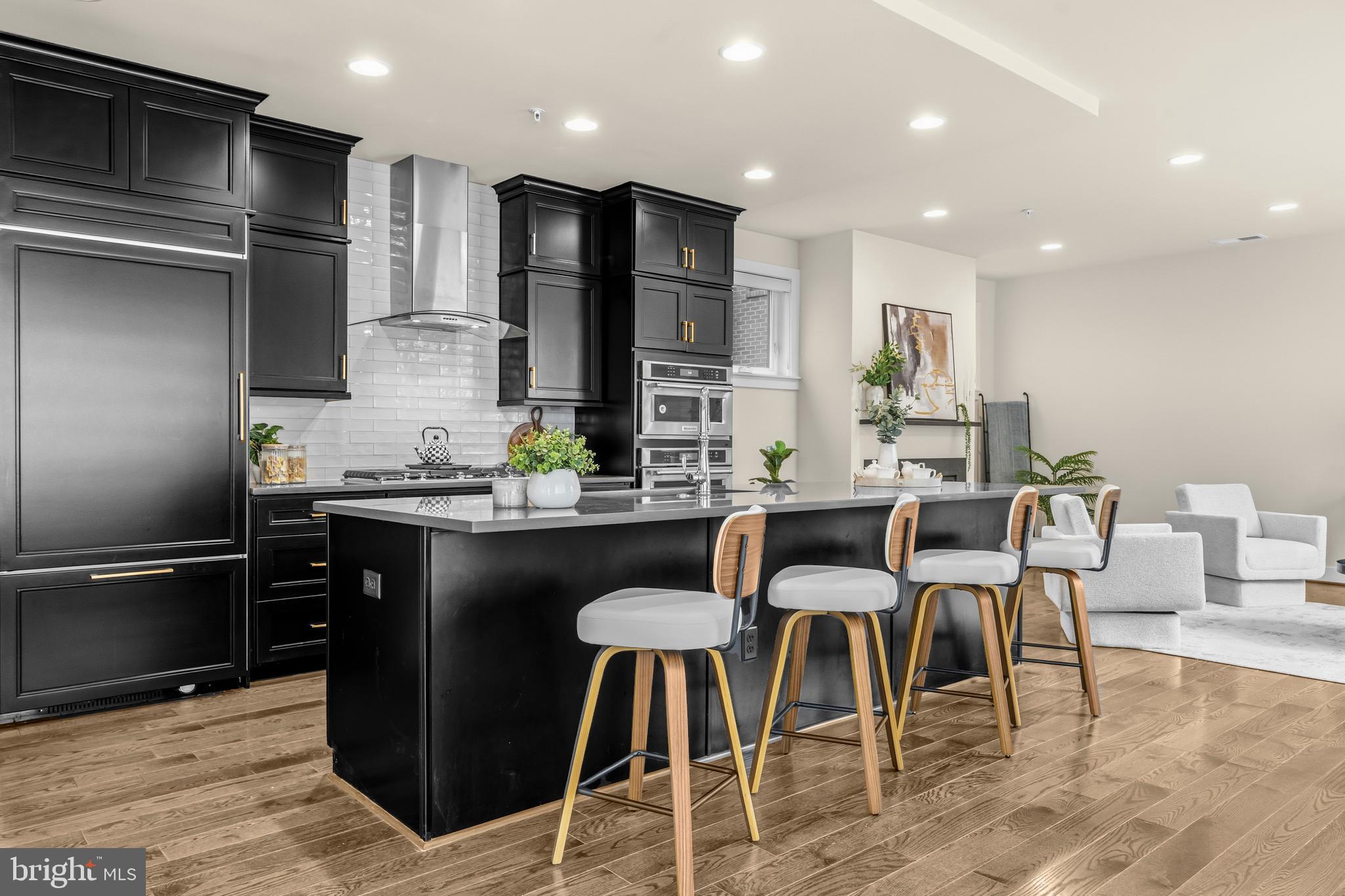 MONTGOMERY ROW - Residential