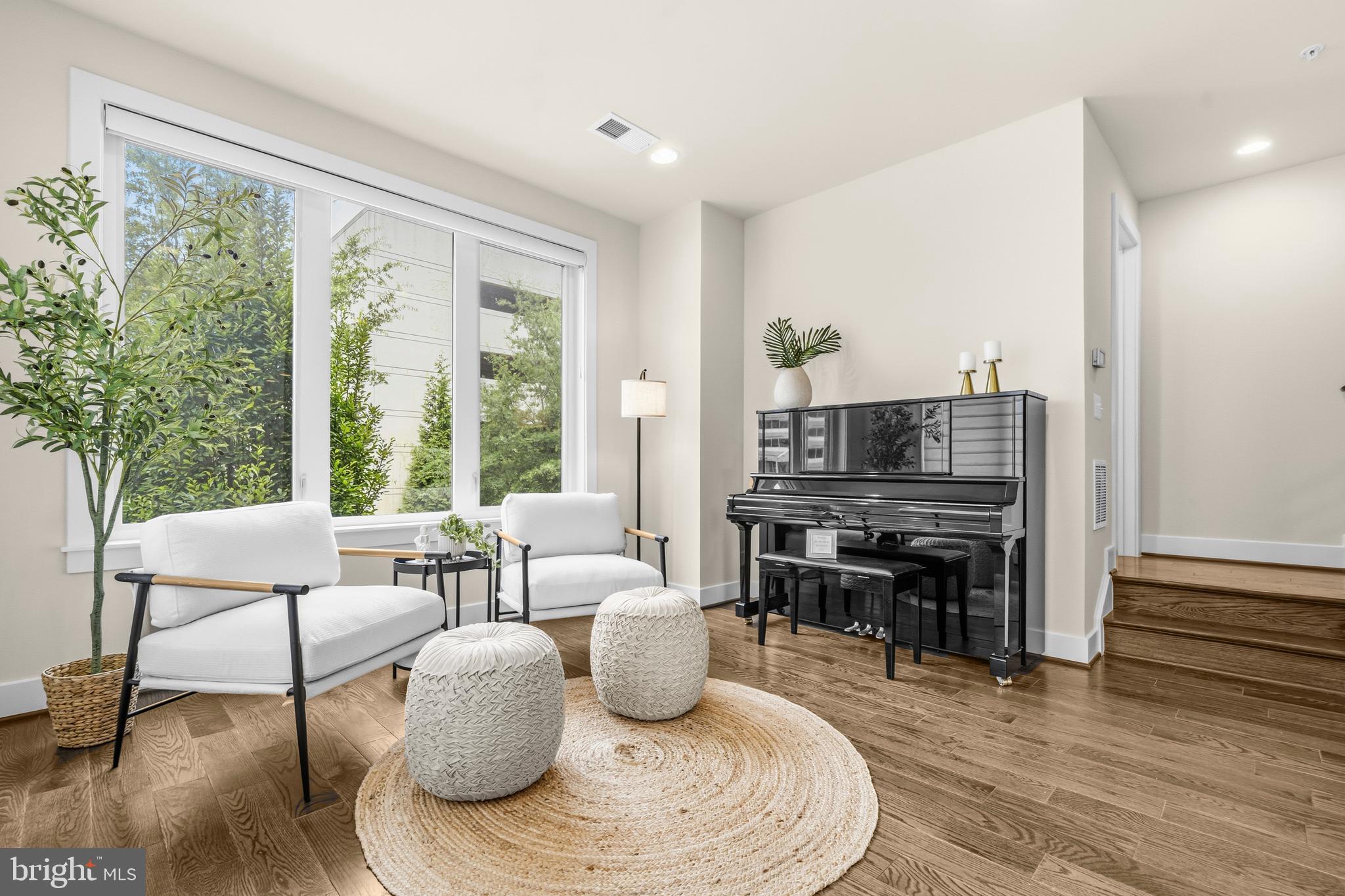 MONTGOMERY ROW - Residential