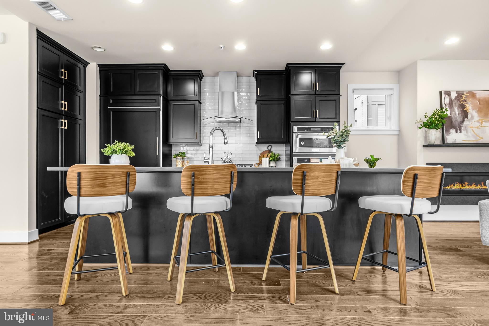 MONTGOMERY ROW - Residential