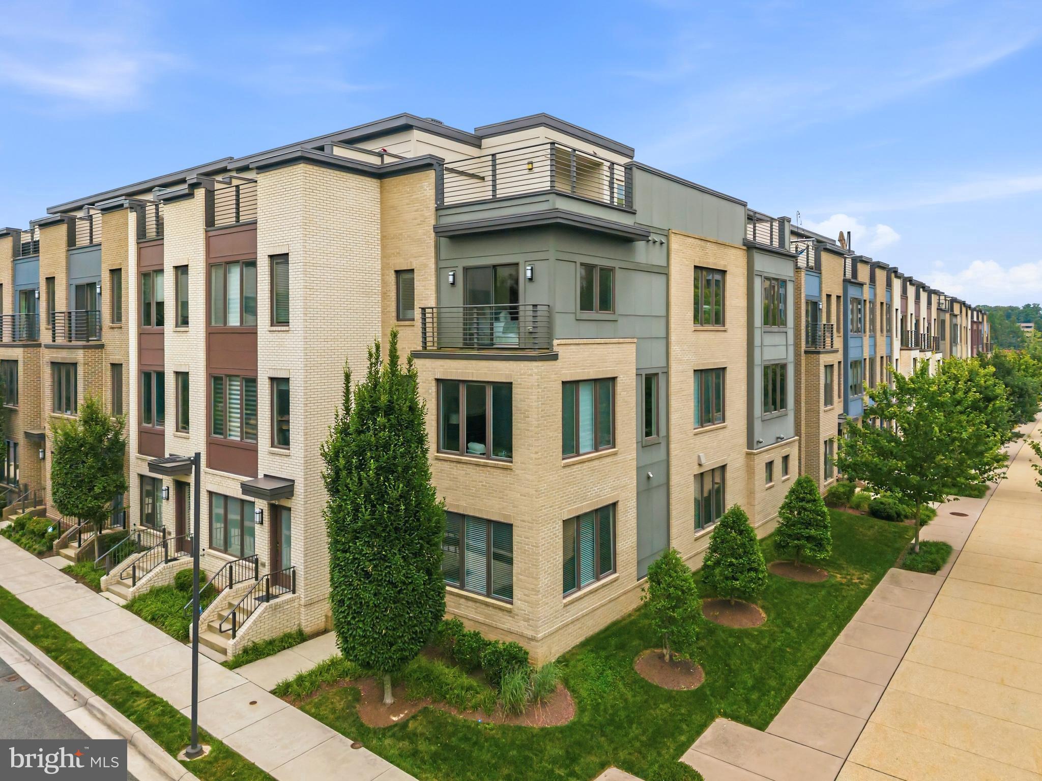 MONTGOMERY ROW - Residential