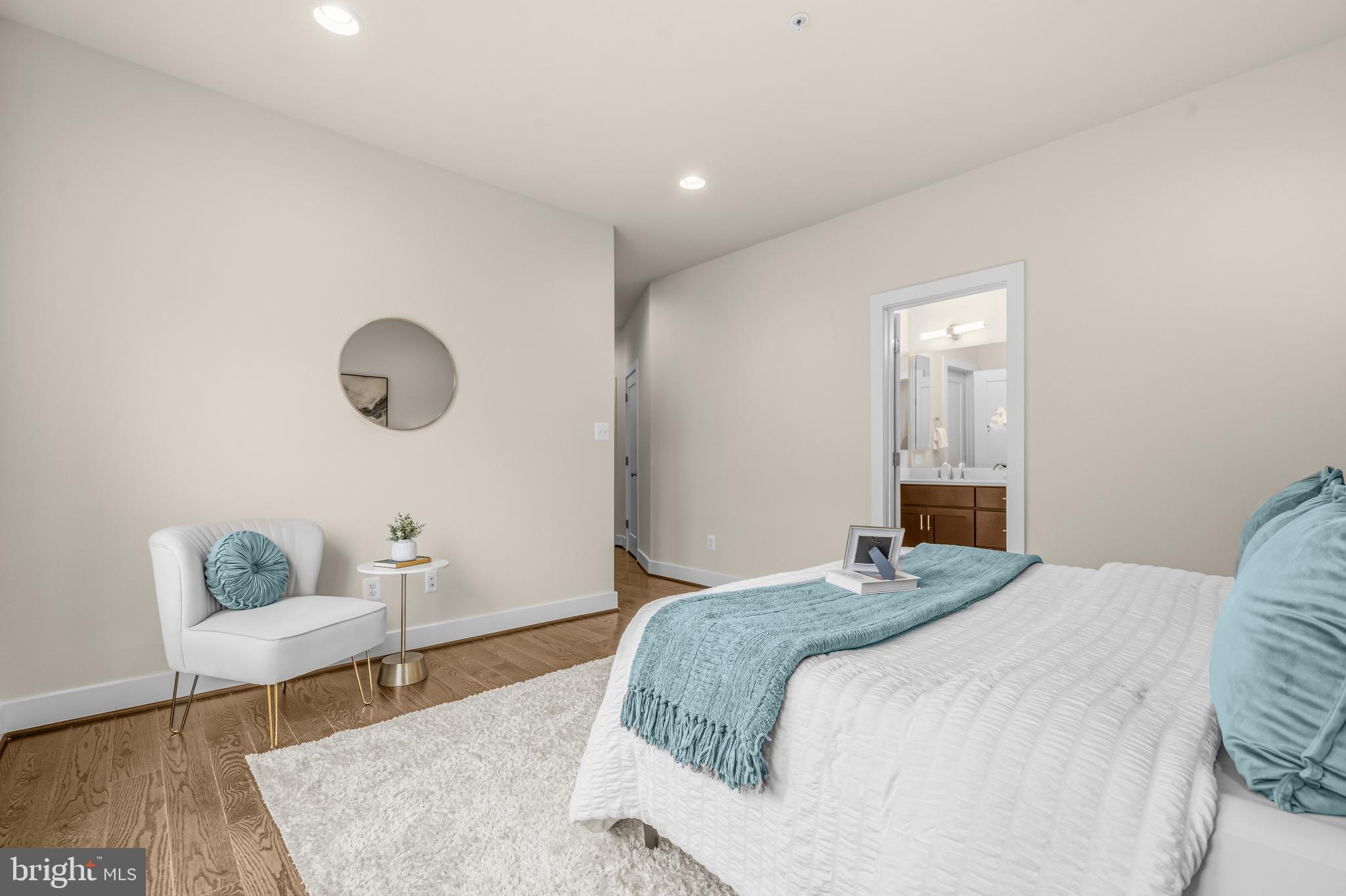 MONTGOMERY ROW - Residential