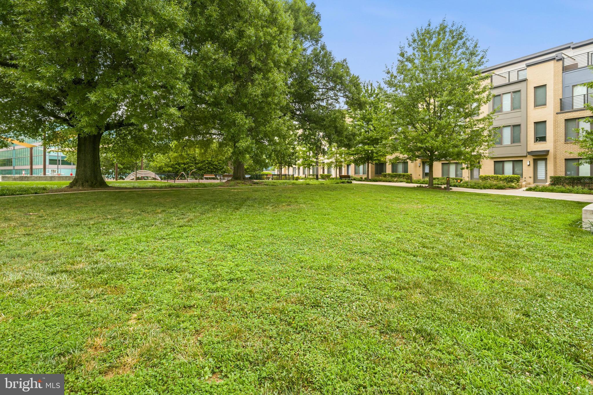 MONTGOMERY ROW - Residential
