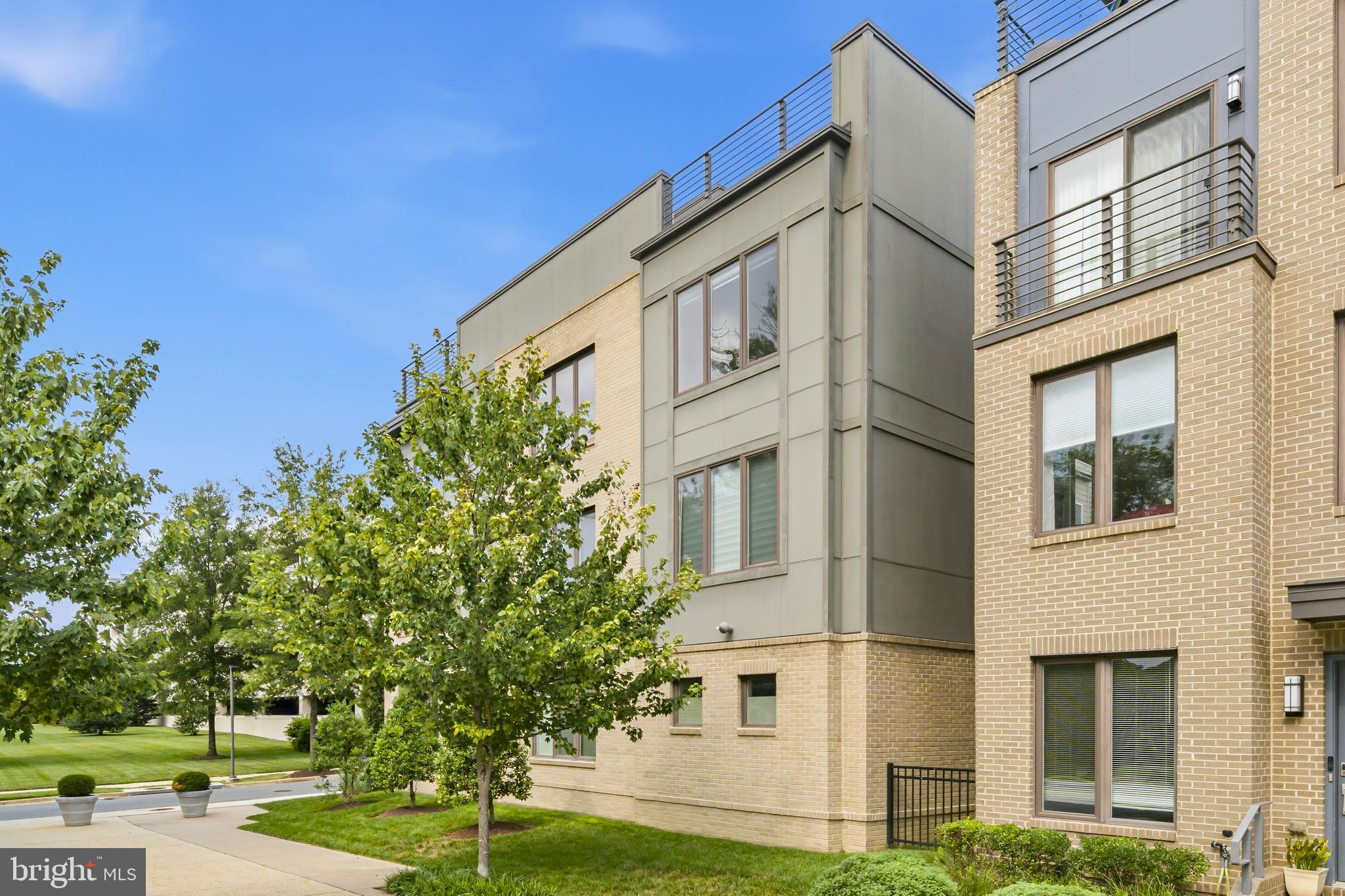 MONTGOMERY ROW - Residential