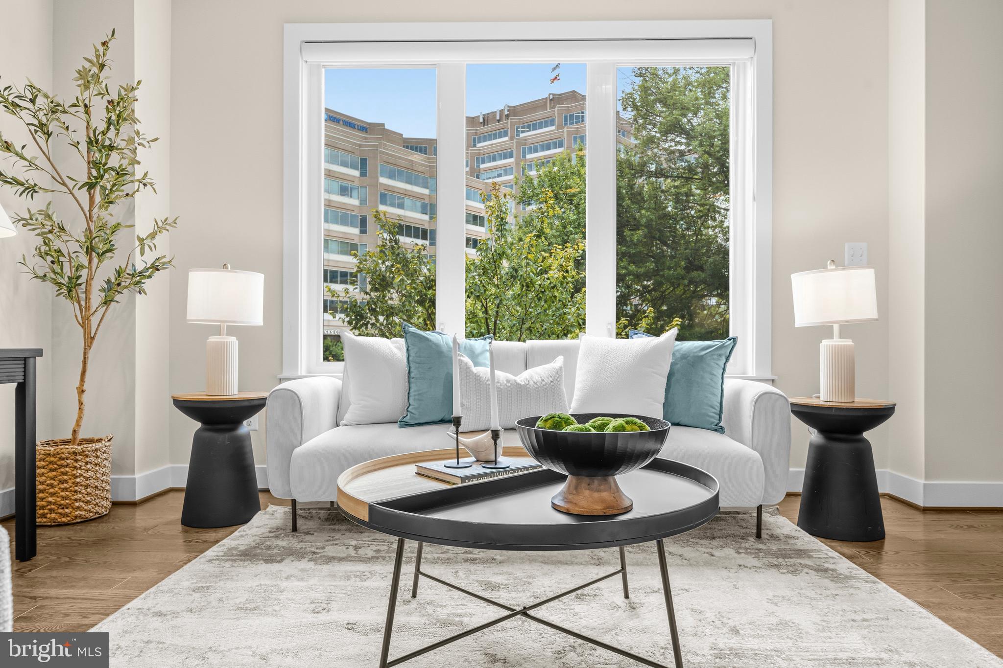 MONTGOMERY ROW - Residential