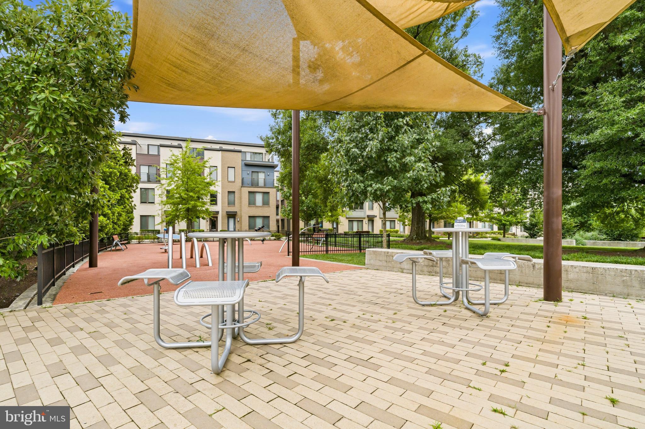 MONTGOMERY ROW - Residential