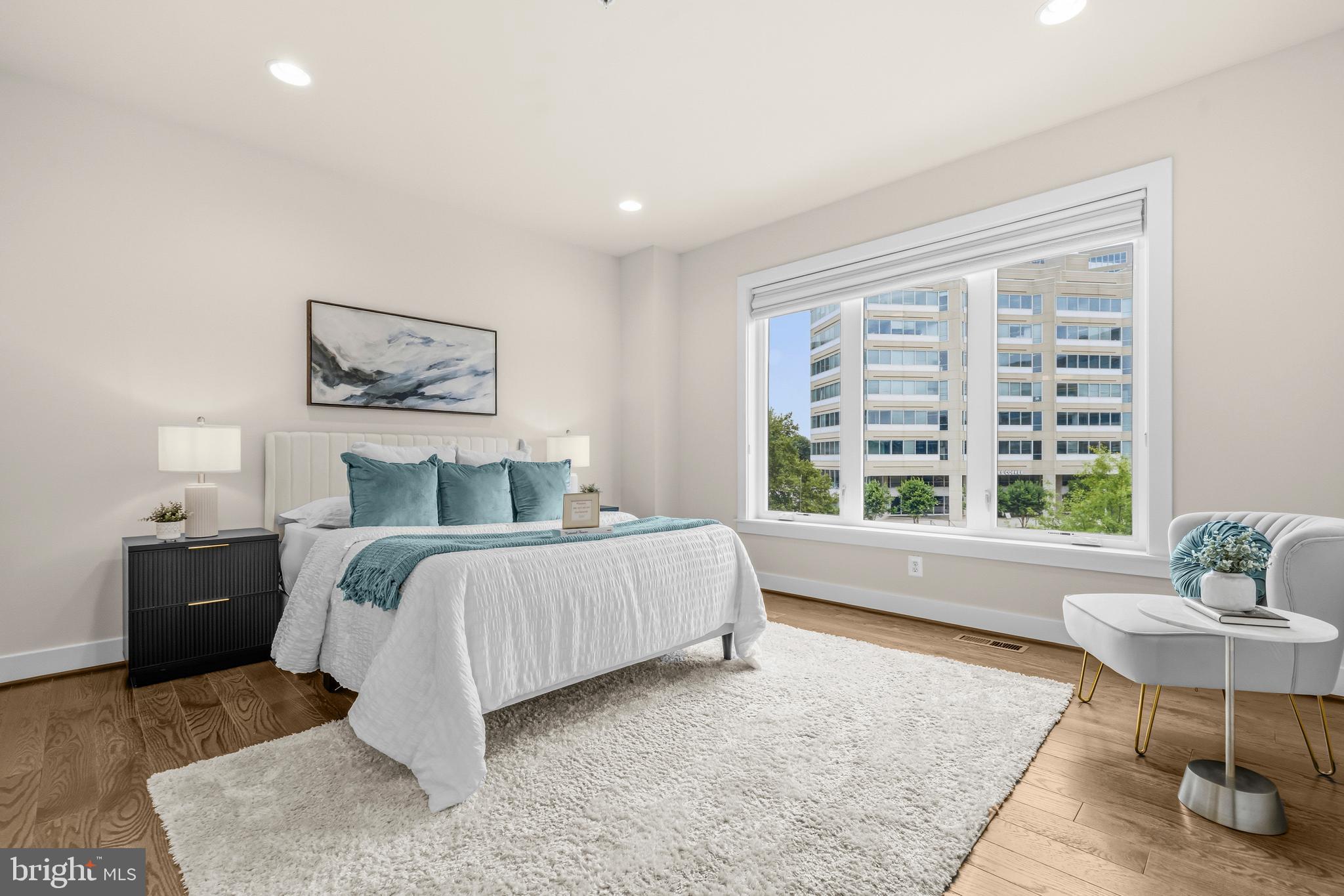 MONTGOMERY ROW - Residential