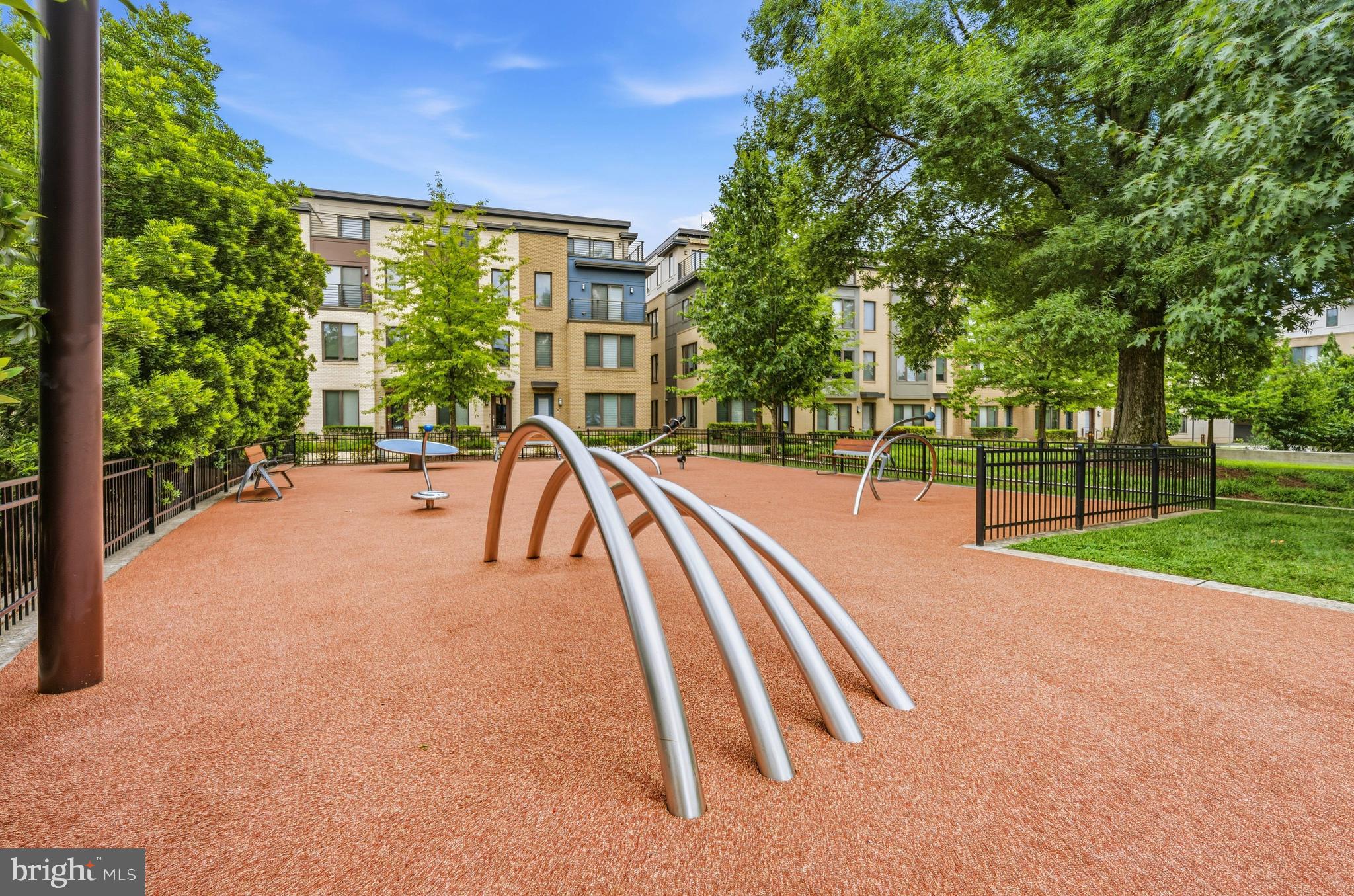 MONTGOMERY ROW - Residential