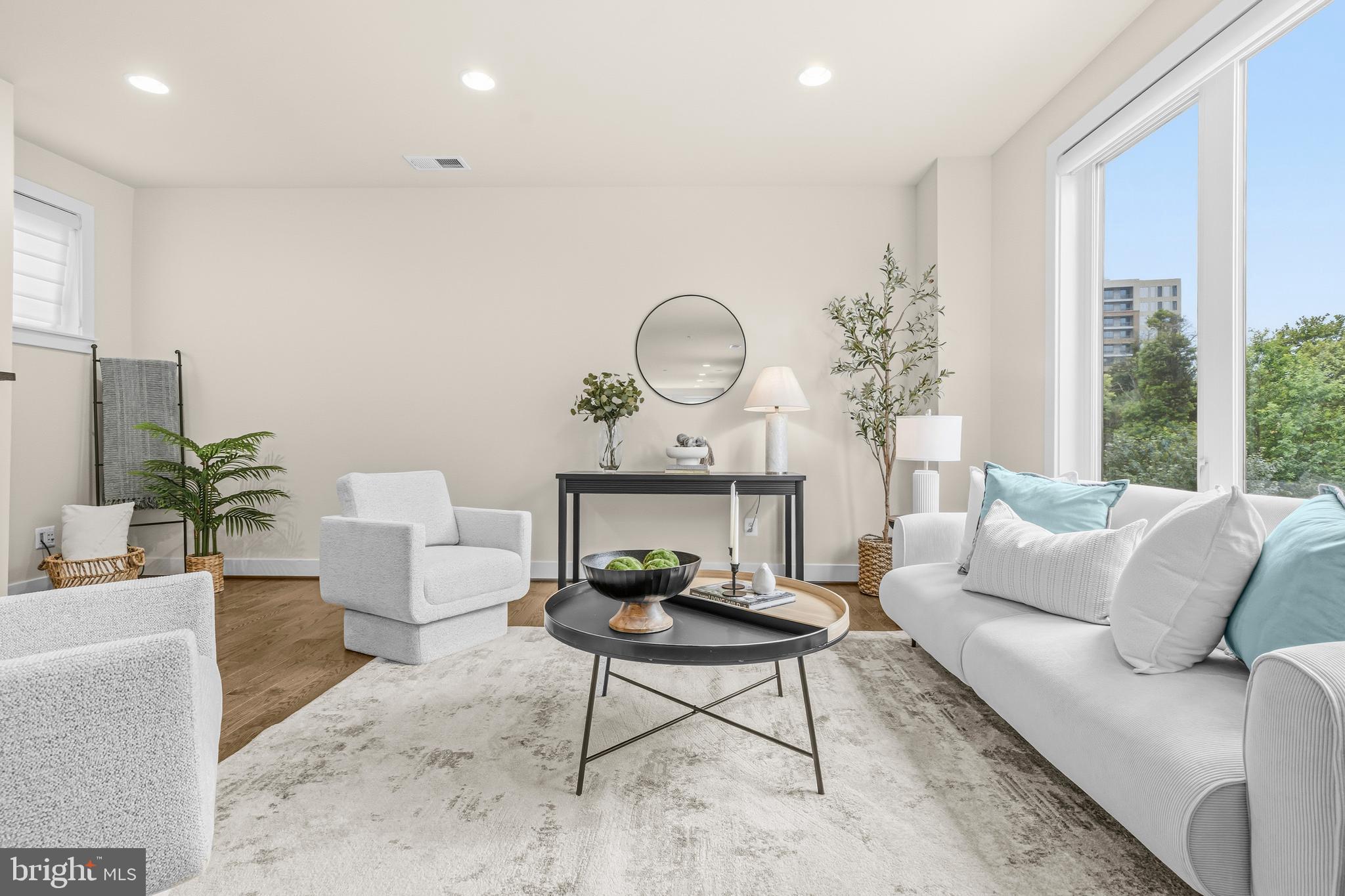 MONTGOMERY ROW - Residential