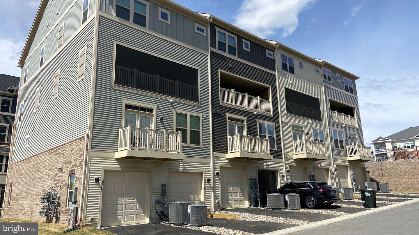 TOWN SQUARE ROW - Residential Lease