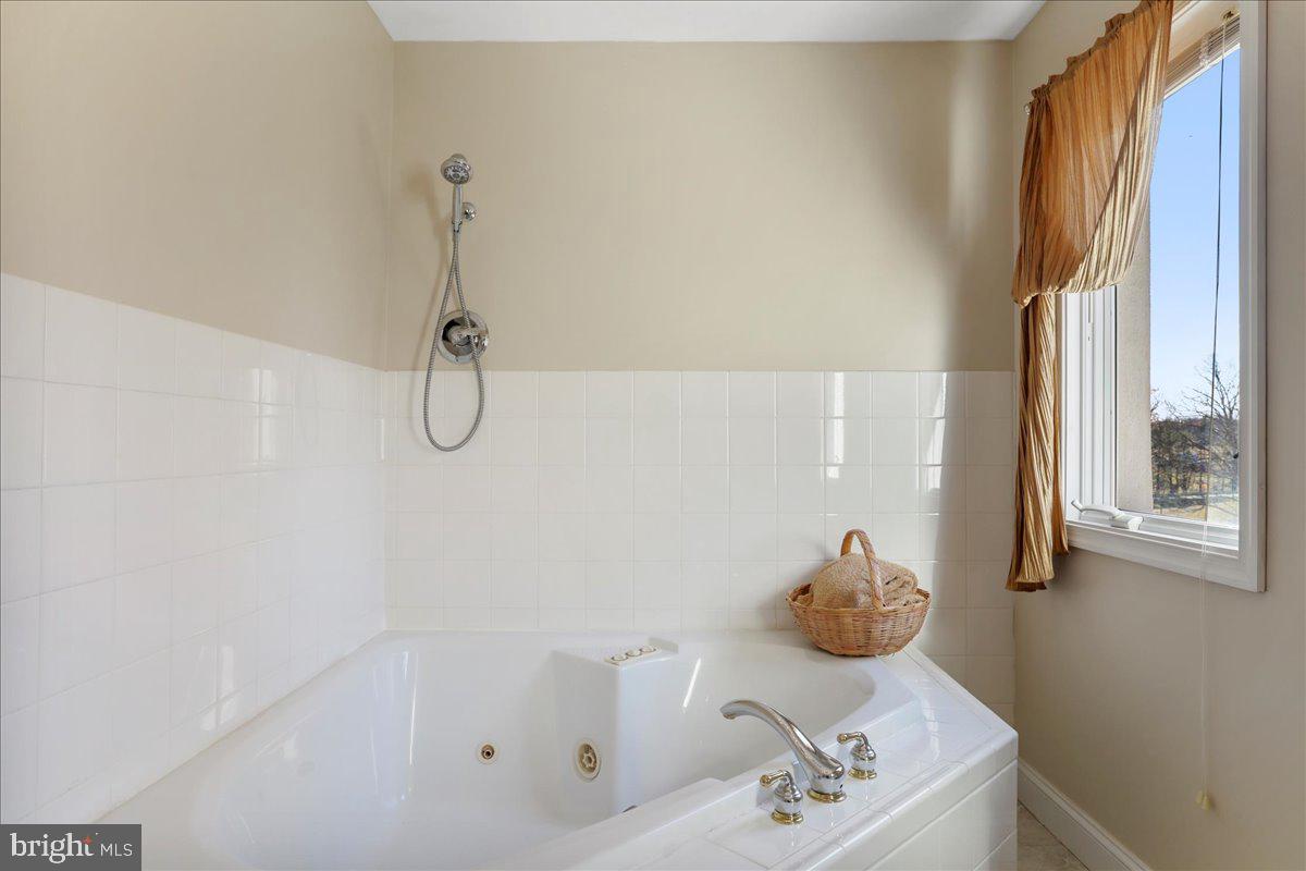 LURAY - Commercial Sale
