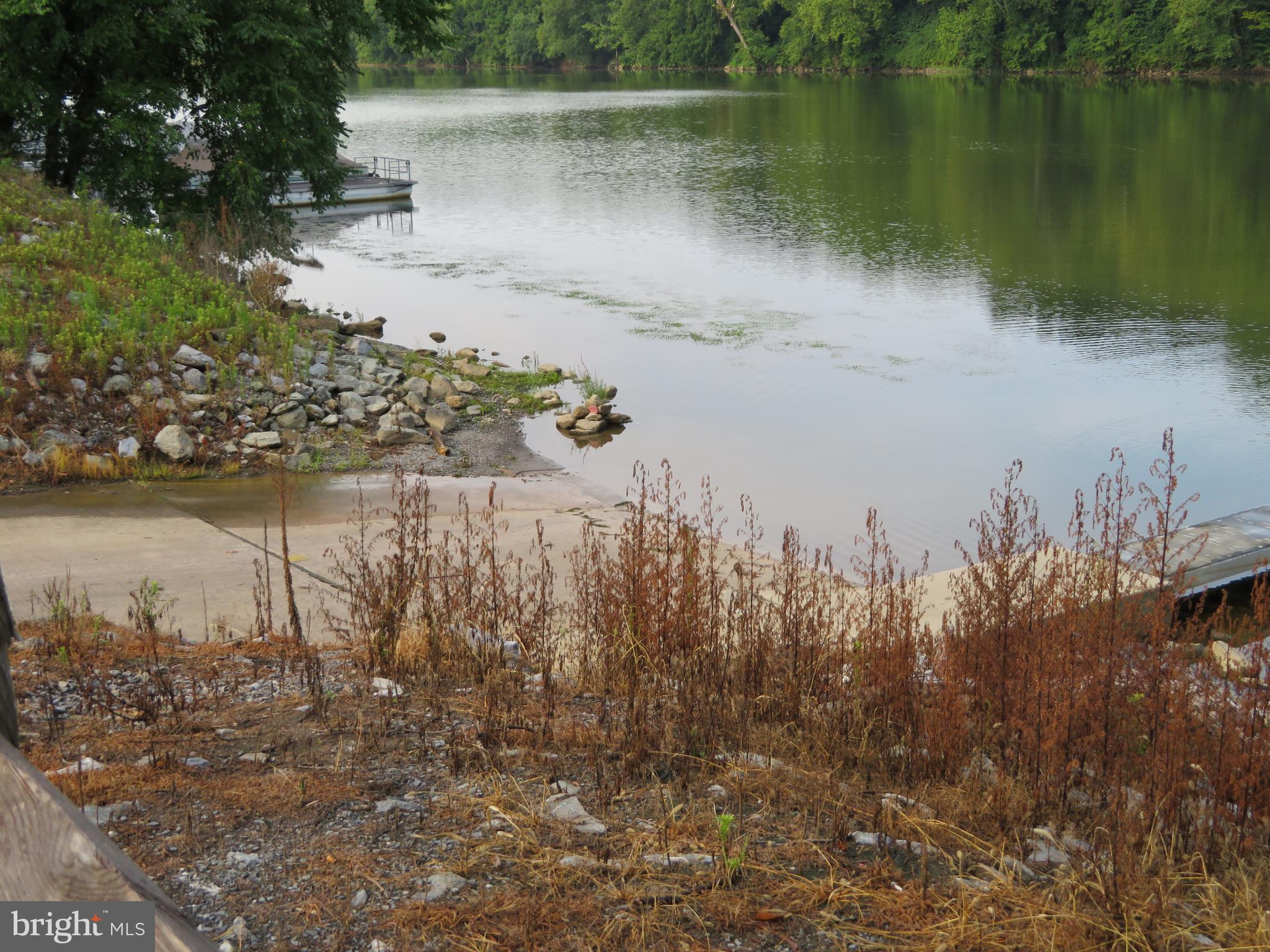 RIVER BEND - Land