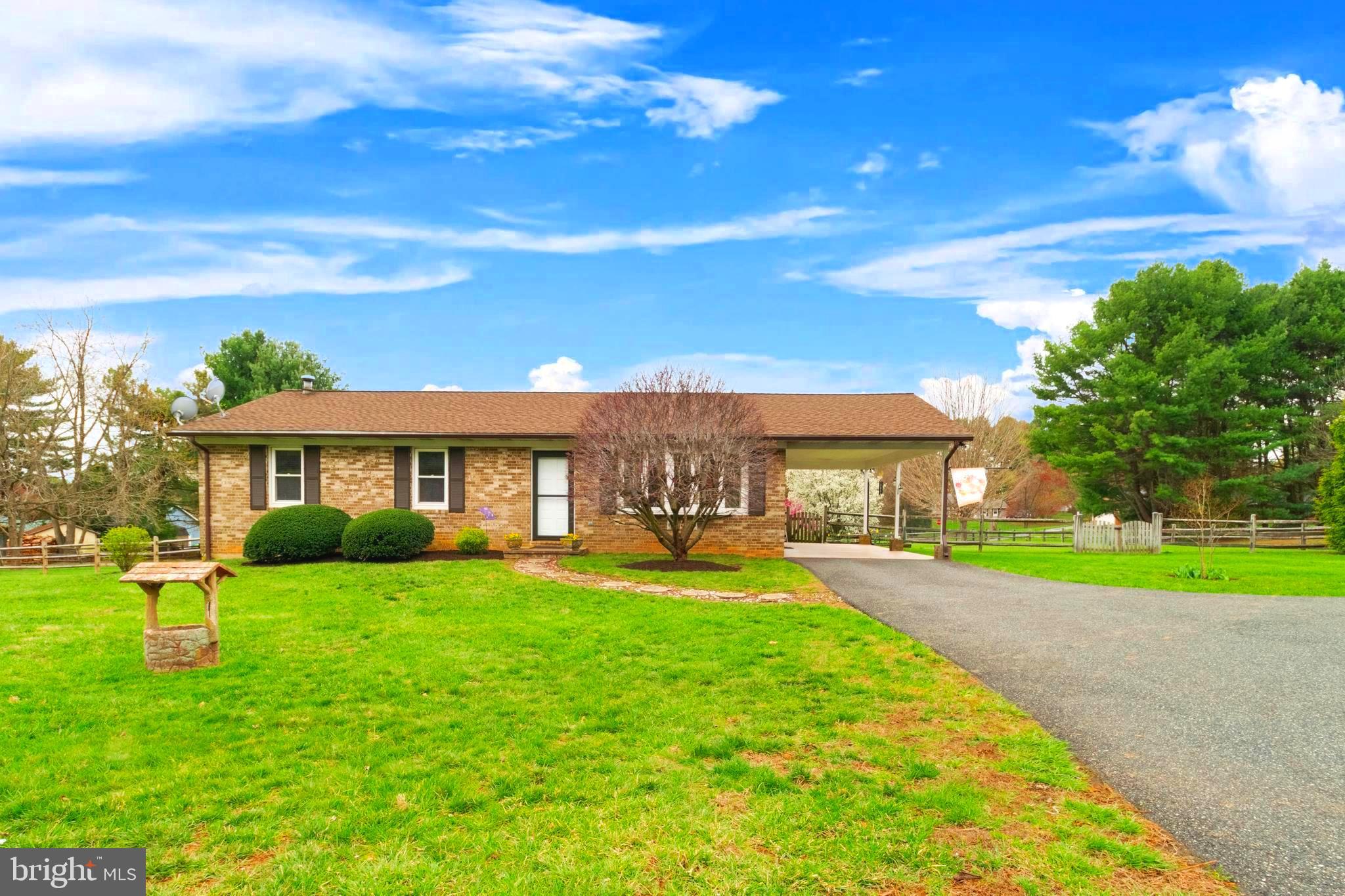 AWESOME HOME WITH GREAT CURB  APPEAL!!!   .93 ACRES  ON A  CORNER LOT!!!  ROOF, HARDY BOARD SIDING AND HVAC SYSTEM WERE ALL REPLACED 2 YEARS AGO!!! CIRCULAR DRIVEWAY !!! CARPORT WITH NEW EPOXY FLOORING!!! FENCED BACK  YARD WITH LARGE SHED!!!   LARGE DECK WITH BEAUTIFUL VIEWS!!!  2464 FINISHED SQUARE FEET OF LIVING SPACE!!!  LARGE LIVINNG  ROOM WITH HARDWOOD FLOORS!!! OPEN FLOOR PLAN!!!  DINING AREA OFF THE KITCHEN HAS LARGE SLIDING GLASS DOOR LEADING TO THE DECK!!! PRIMARY BEDROOM WITH FULL  BATH!!  SUPER HUGE LOWER LEVEL FAMILY ROOM AREA!!!  LAUNDRY ROOM WITH STORAGE!! WORKSHOP!!  UTILITY ROOM!!  NOTHING TO DO HERE BUT JUST MOVE IN!!!