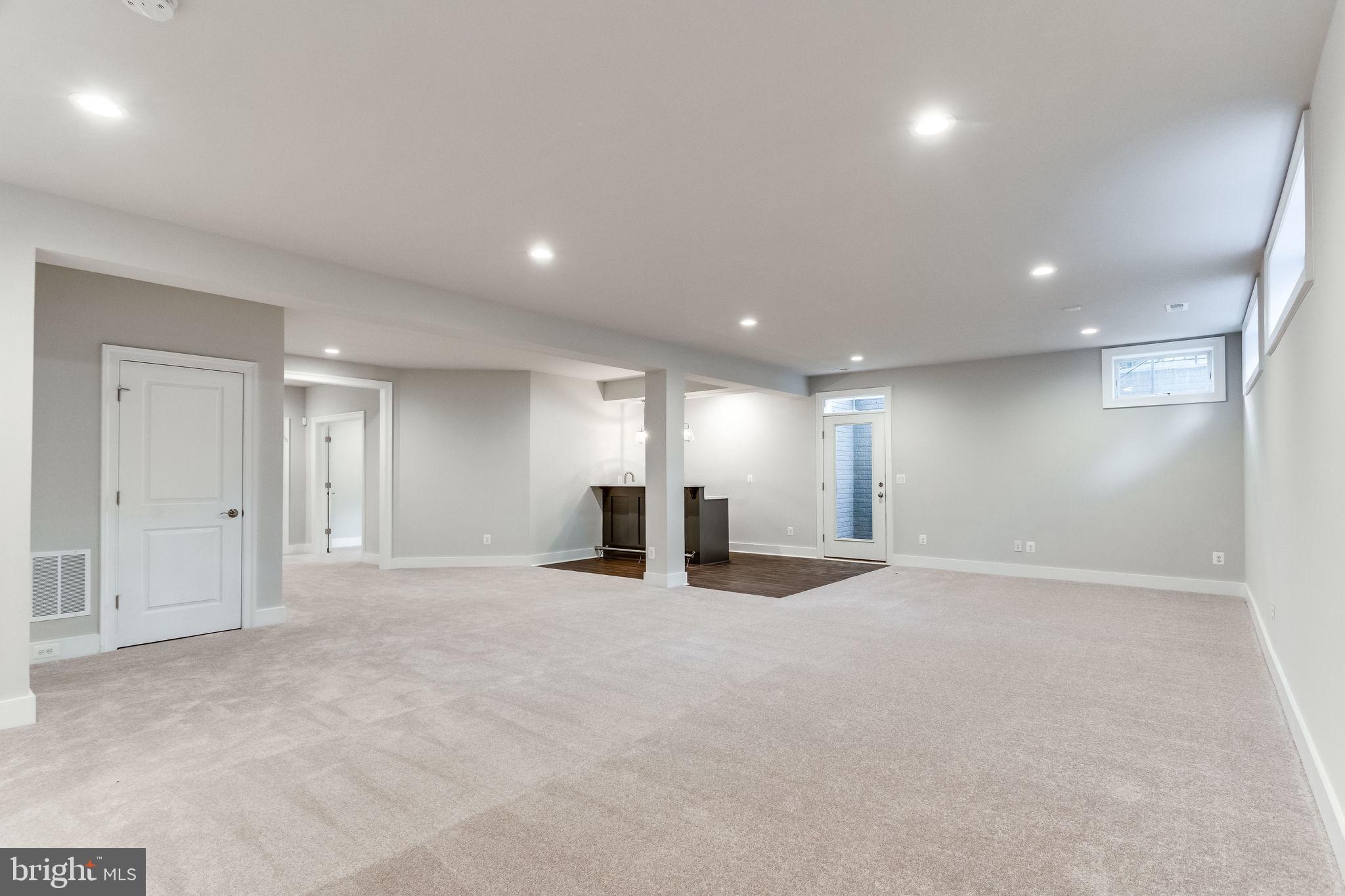 VIENNA WOODS - Residential