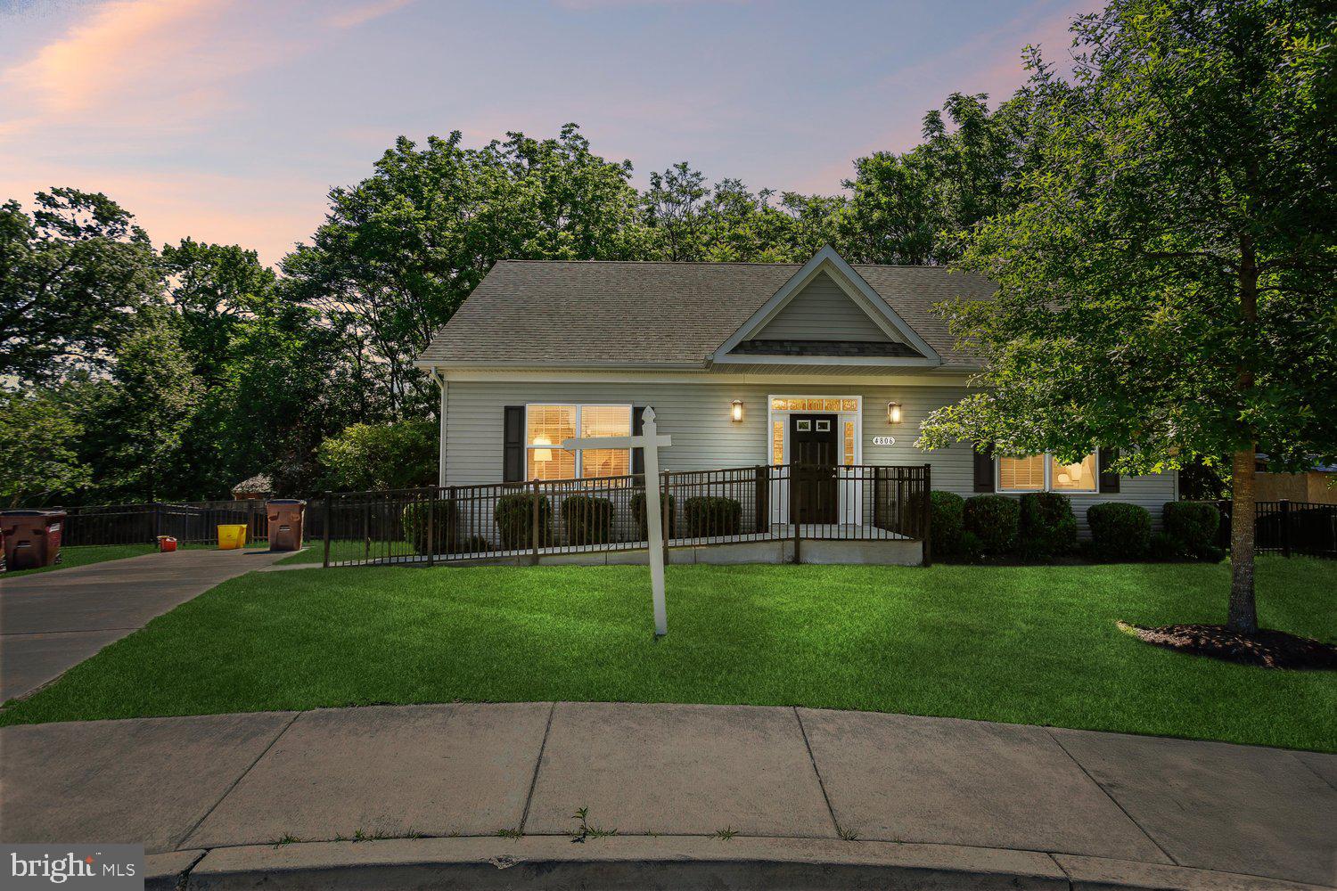 RIVERDALE HEIGHTS - Residential