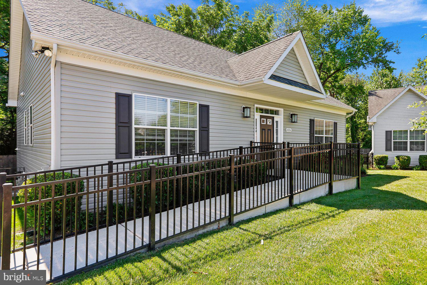 RIVERDALE HEIGHTS - Residential