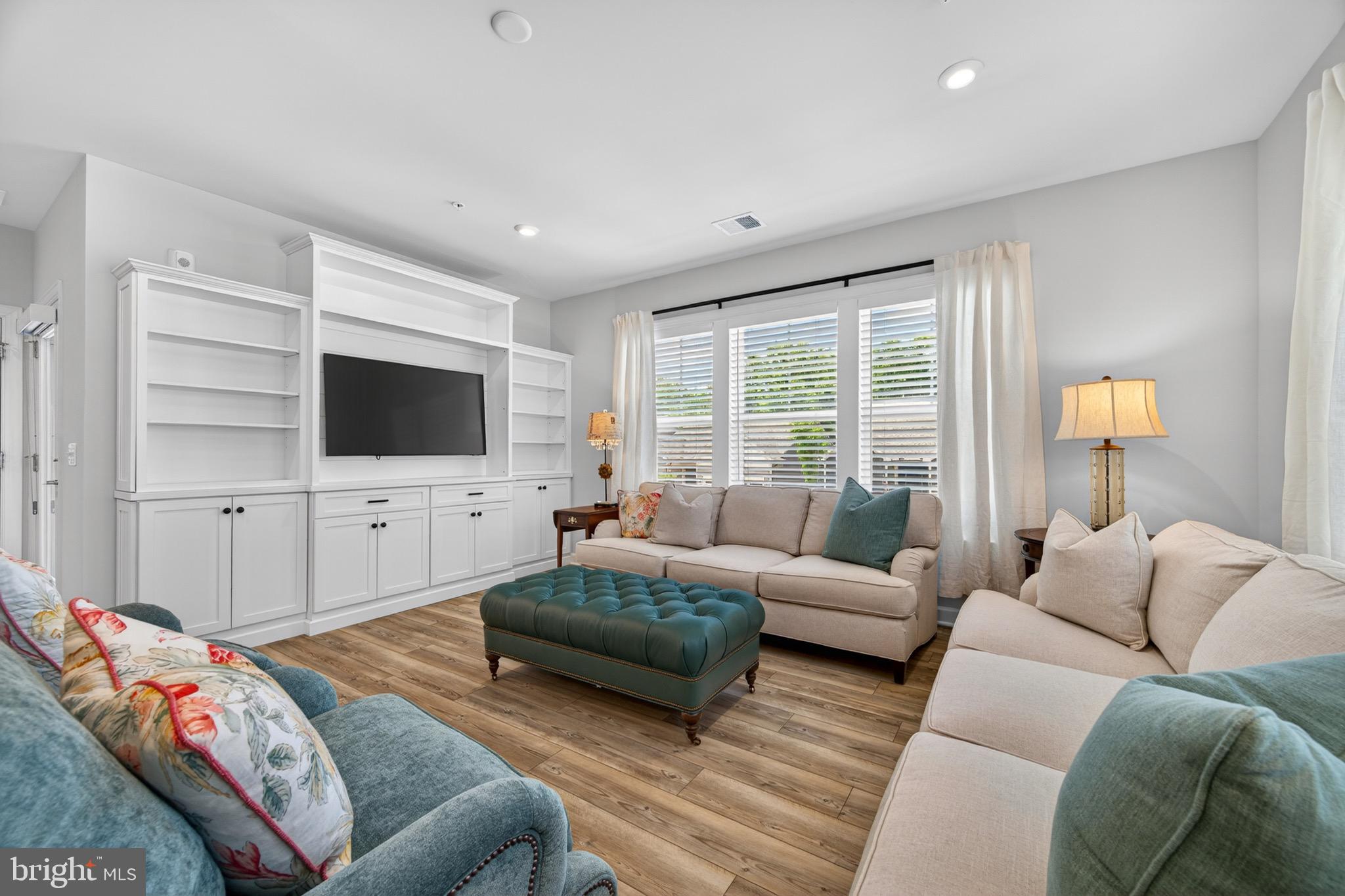 MONTEBELLO - Residential