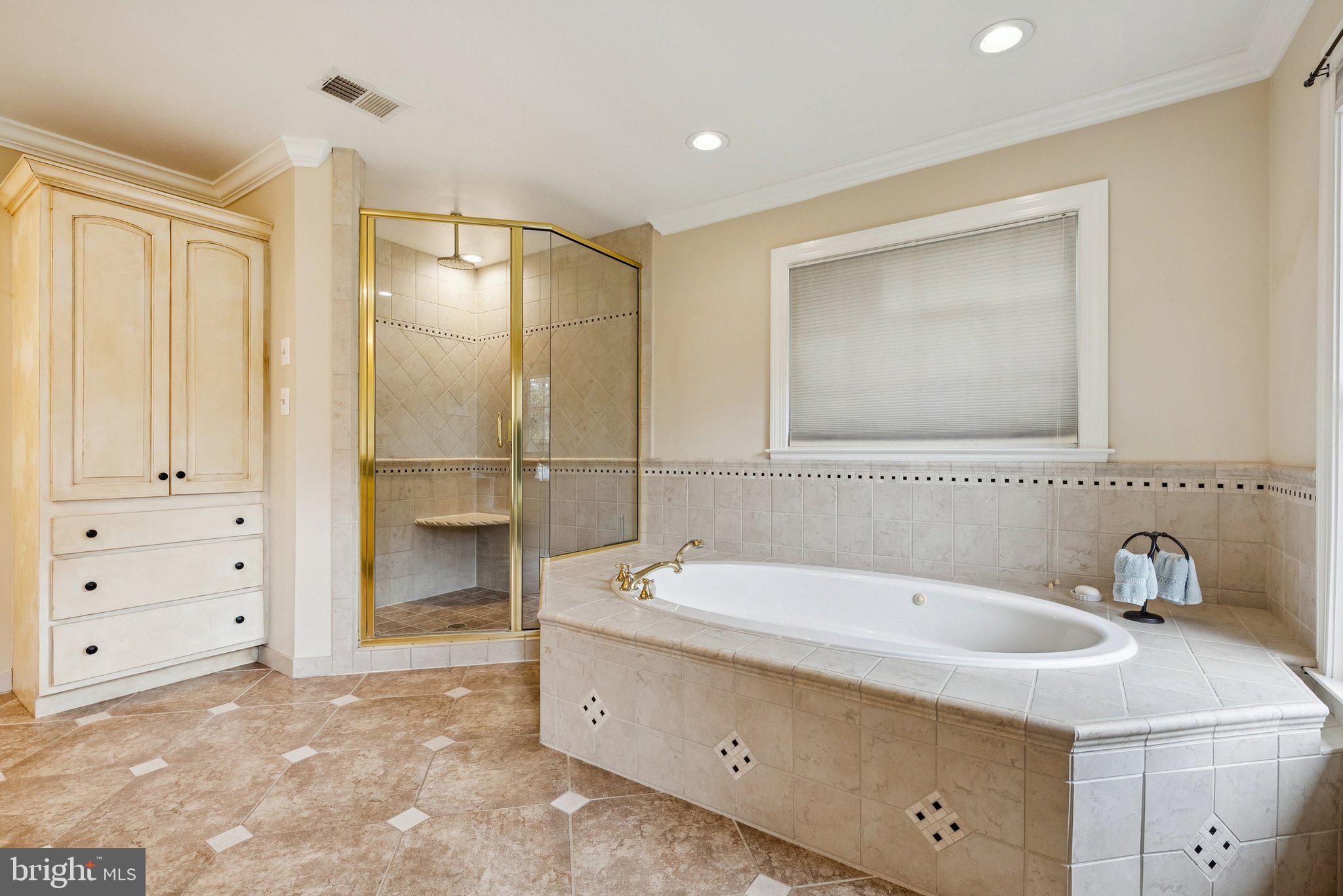 HICKORY CREEK ESTATES - Residential