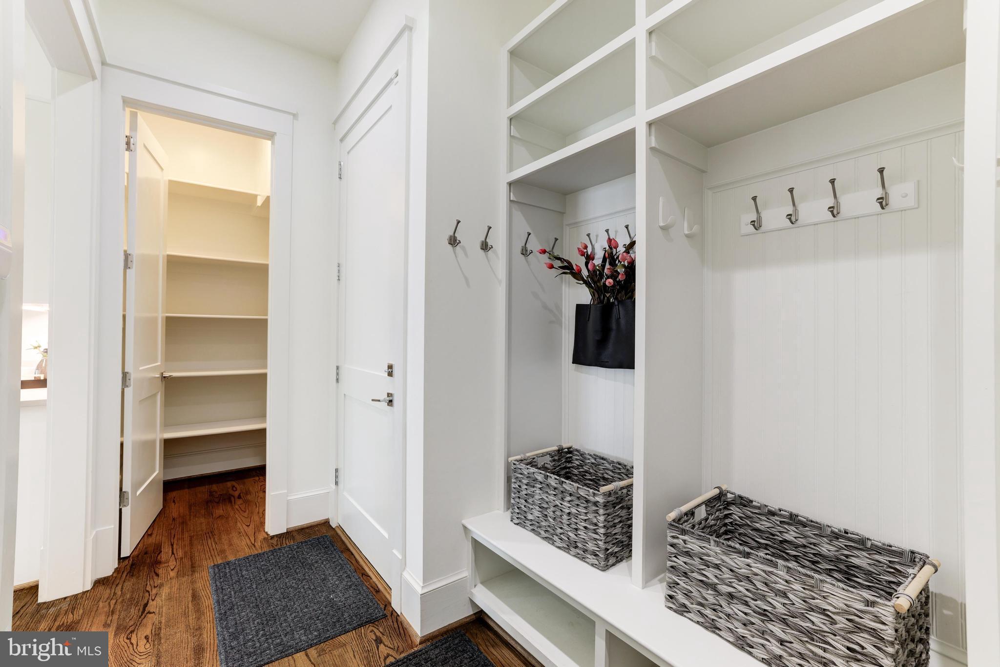 BROYHILLS MCLEAN ESTATES - Residential
