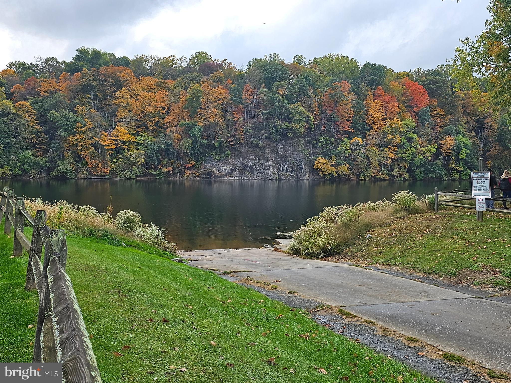 RIVER BEND - Land