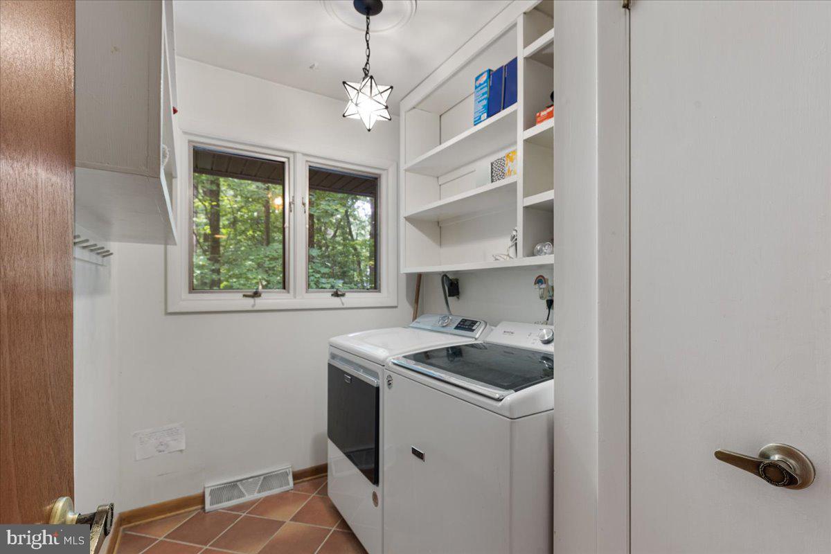 FERRY LANDING WOODS - Residential