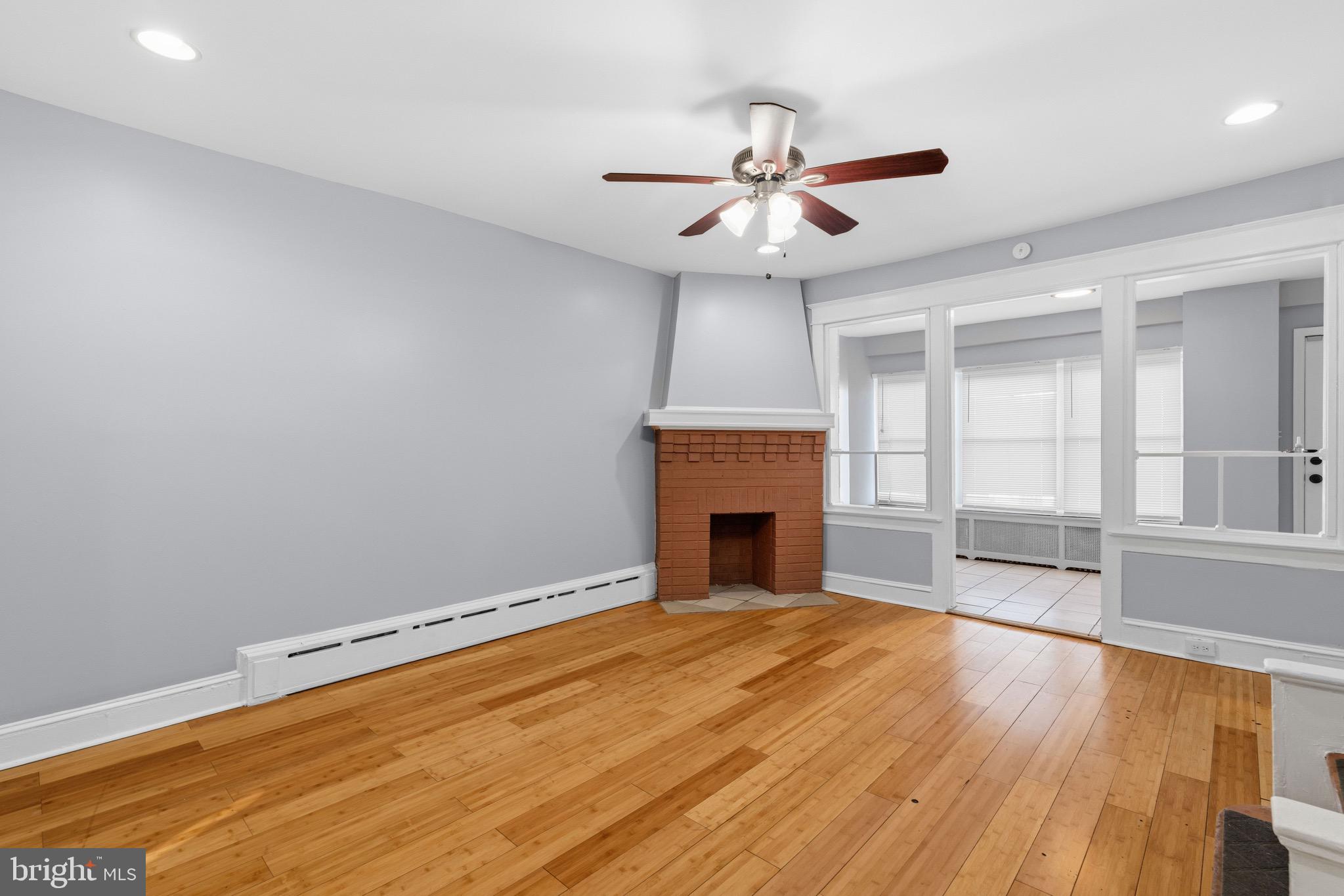 ELMWOOD PARK - Residential