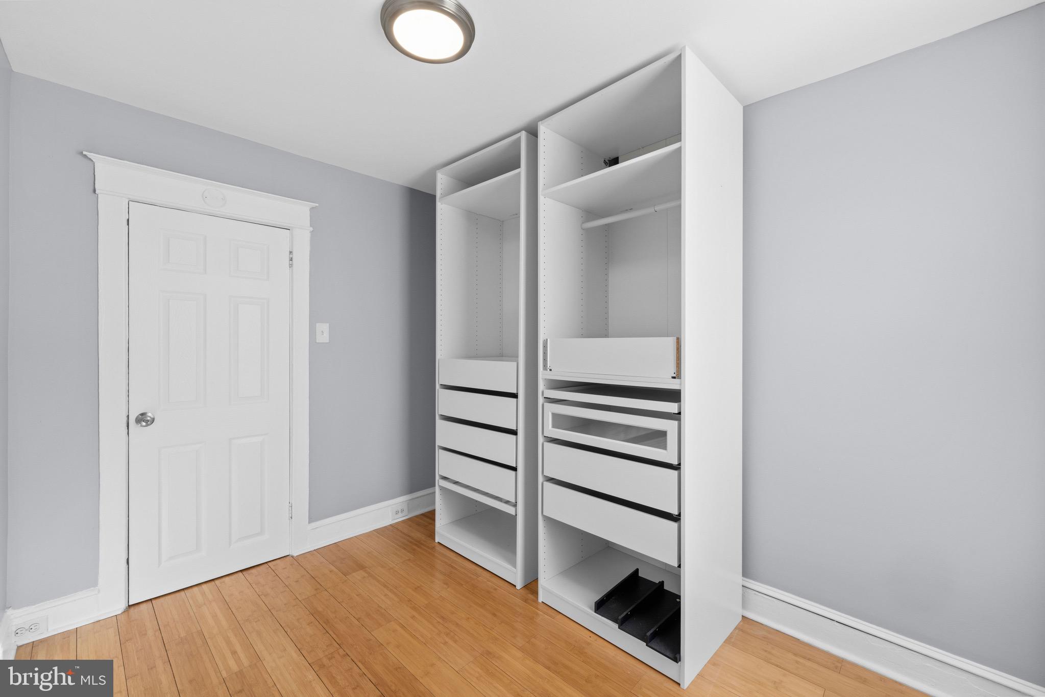 ELMWOOD PARK - Residential