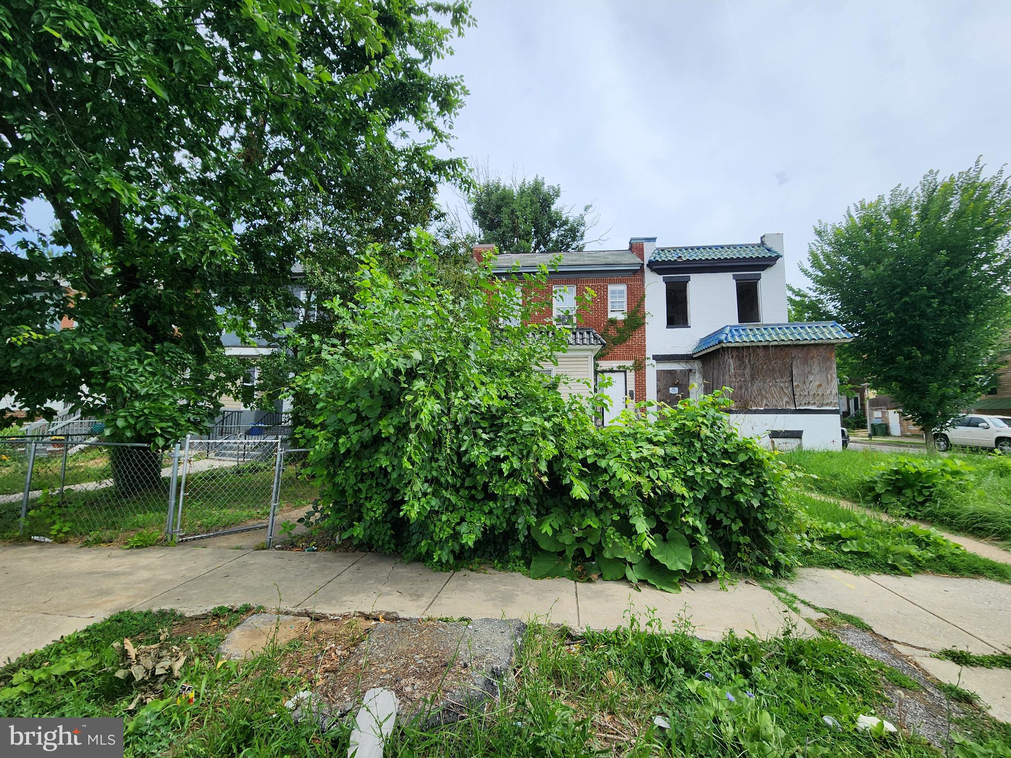 ONLINE AUCTION: Bidding begins 07/09/2026 @ 10:00 AM. Bidding ends 07/13/2026 @ 11:00 AM. List Price is Suggested Opening Bid. Deposit: $7,500. This auction takes place on the Ashland Auction Group Website Bidding Platform. 2 Story Townhouse located in the Central Park Heights area. JUST MINUTES to the Pimlico Race Course. Easy access to major traffic artery Park Heights Ave. Property is owner occupied, but will be delivered vacant at settlement.