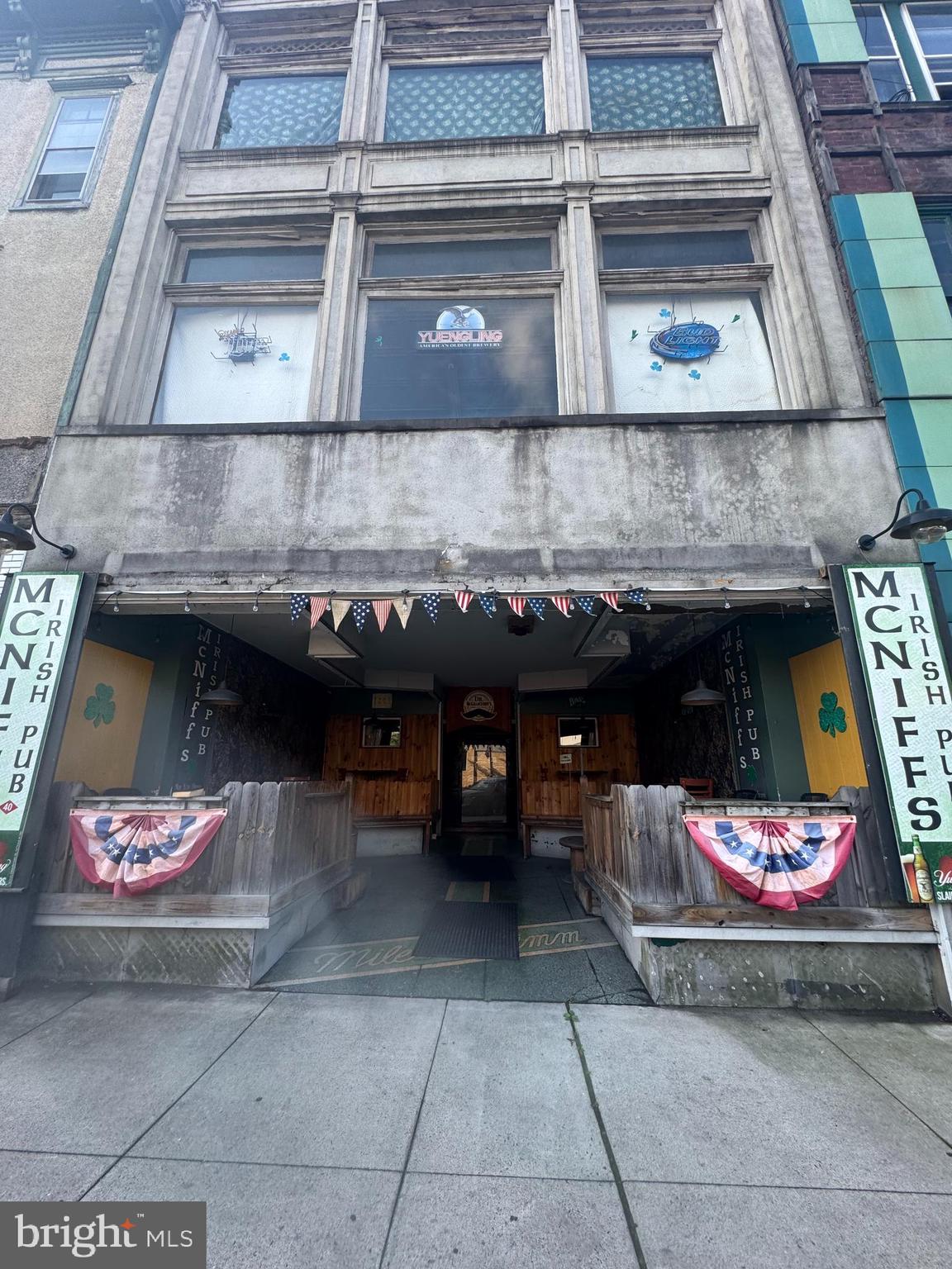 Great opportunity to invest in your own bar with a living space. This property can be used for a multitude of commercial ventures. This would be a great coffee shop or convenience store, sandwich shop and more. It is a large commercial space in the heart of town.