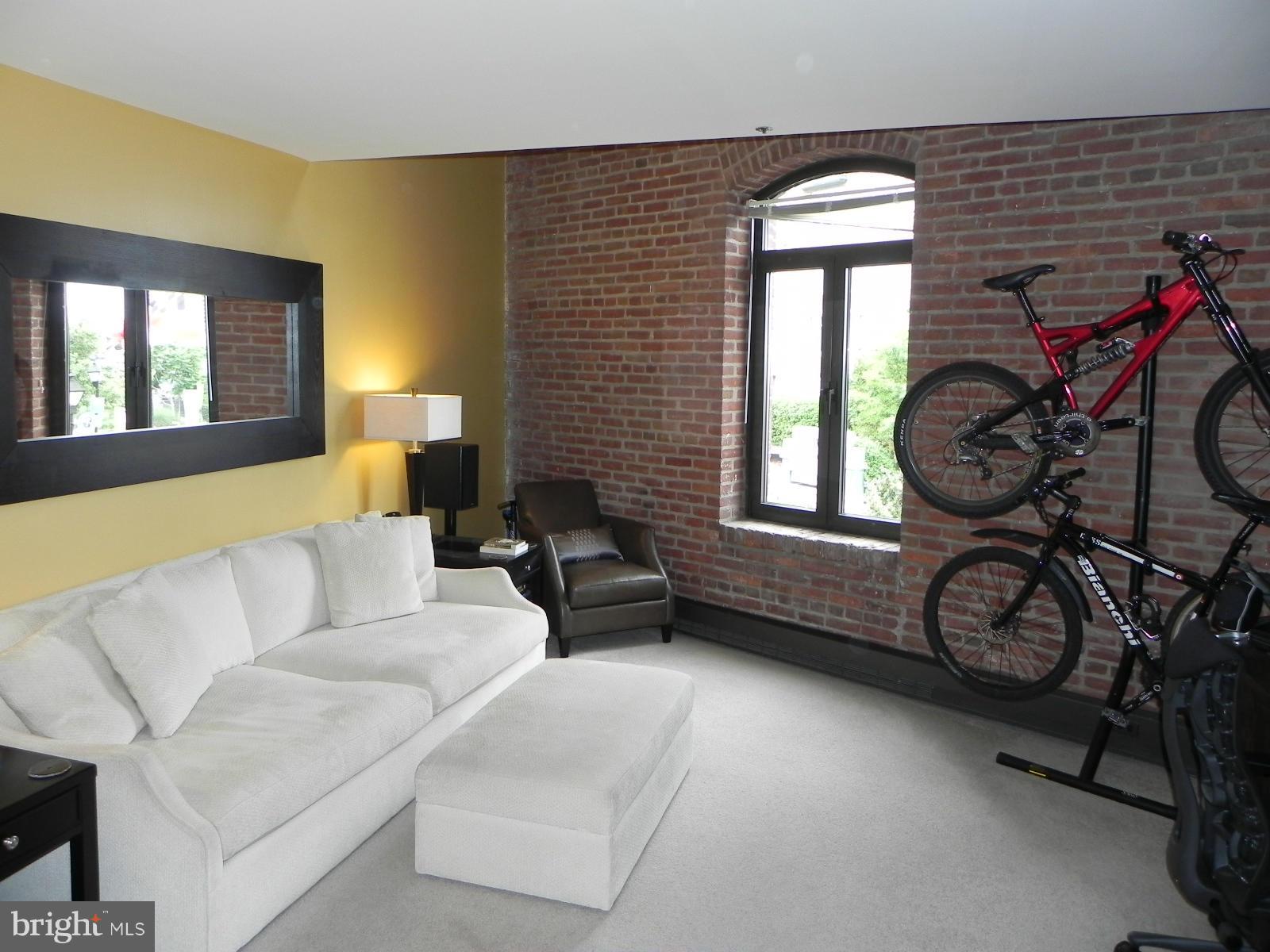 HENDERSON'S WHARF - Residential Lease