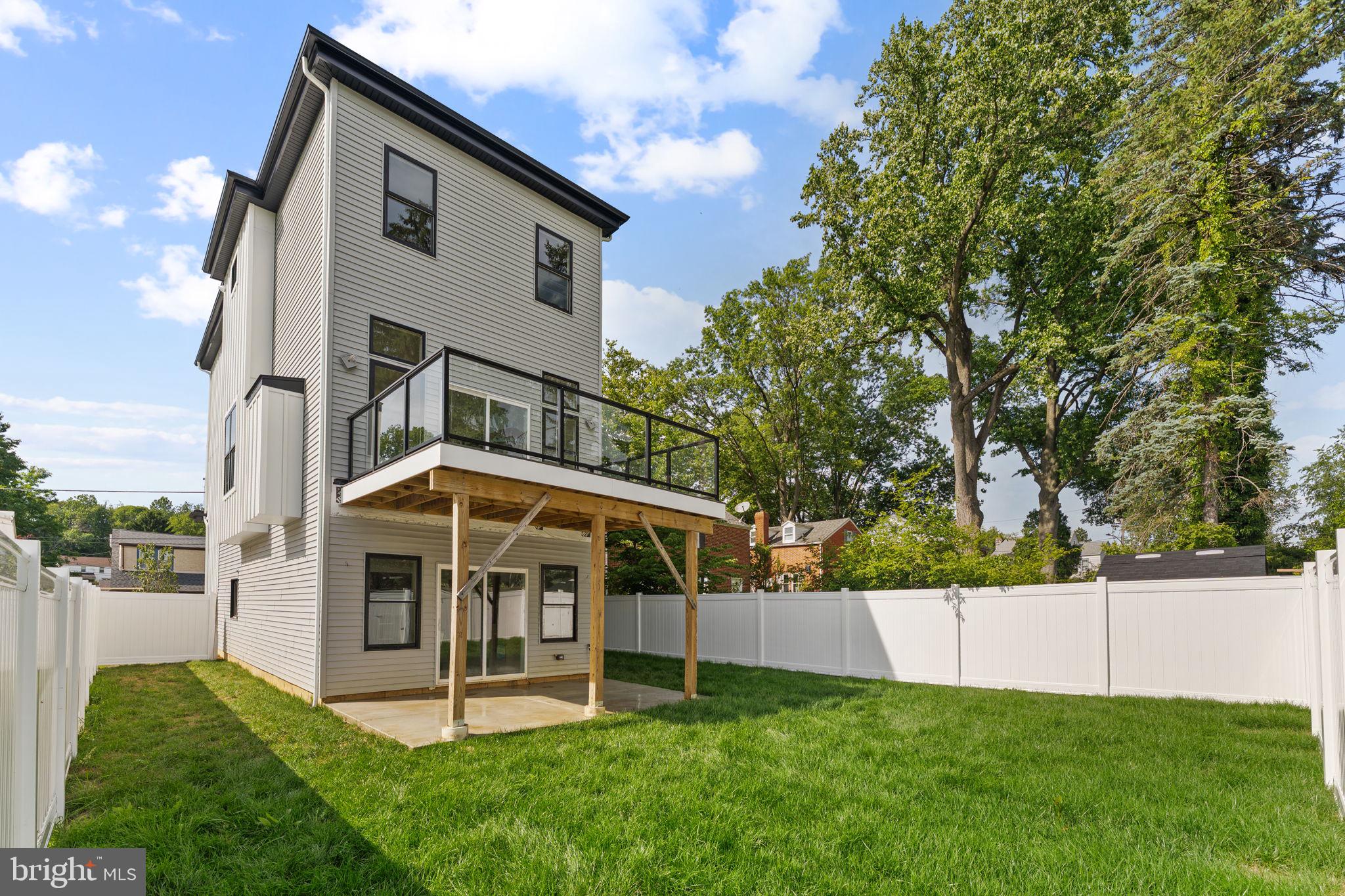 ROXBOROUGH - Residential