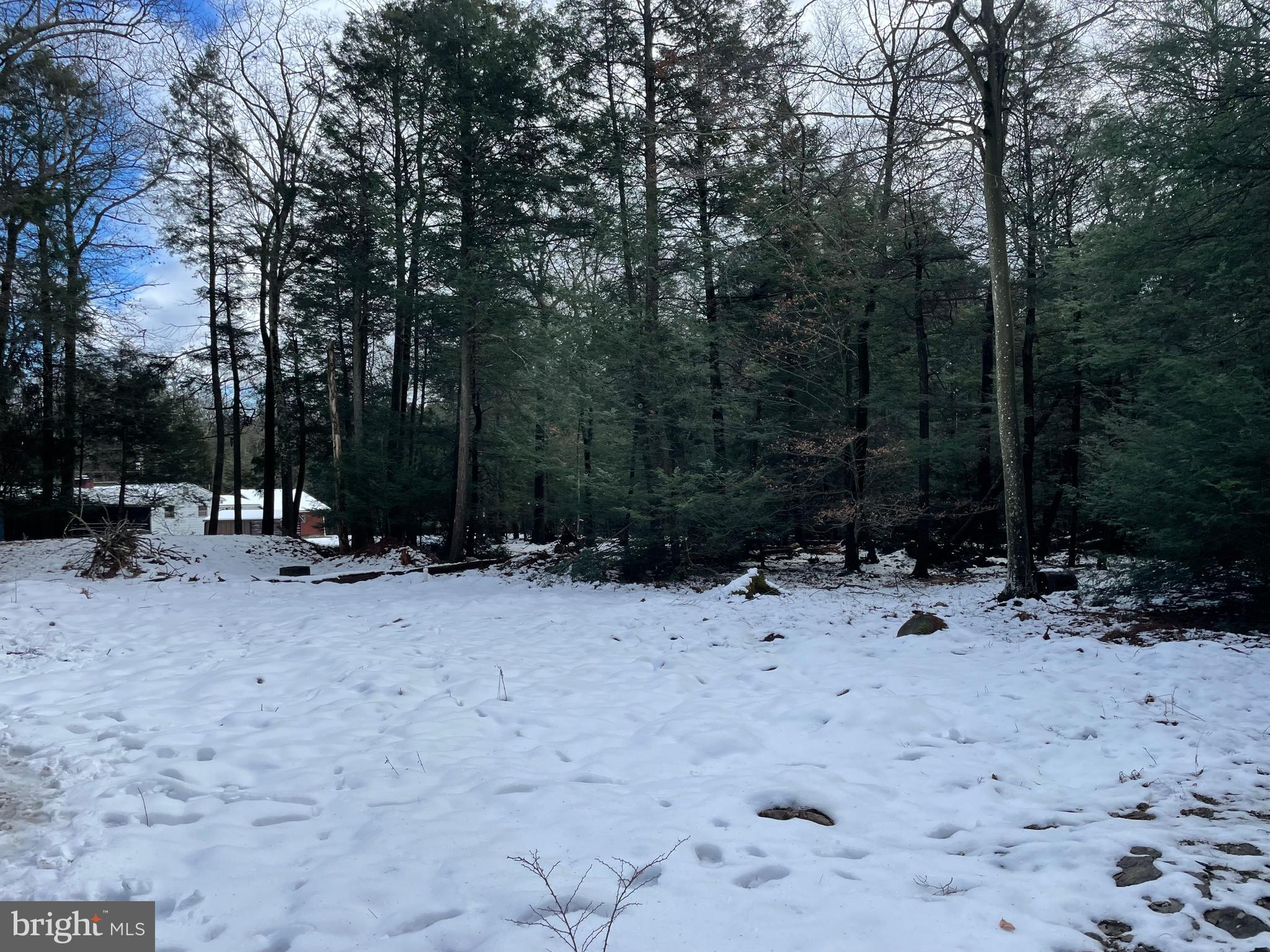 HOLIDAY POCONO - Land