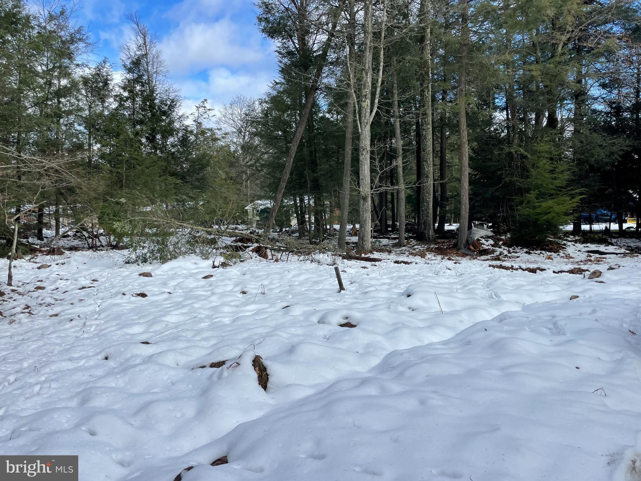 HOLIDAY POCONO - Land